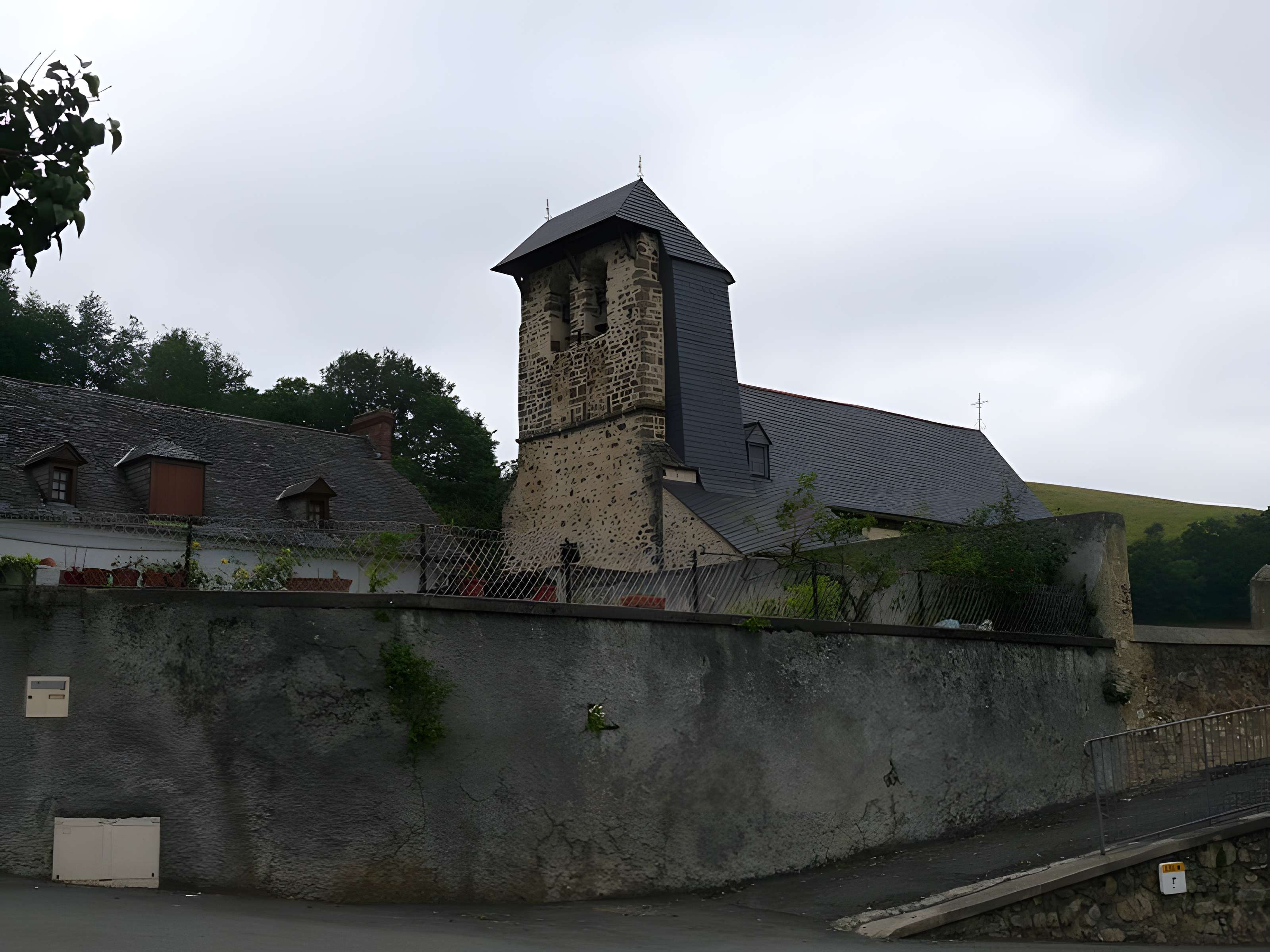 Église Saint-Pierre de Julos