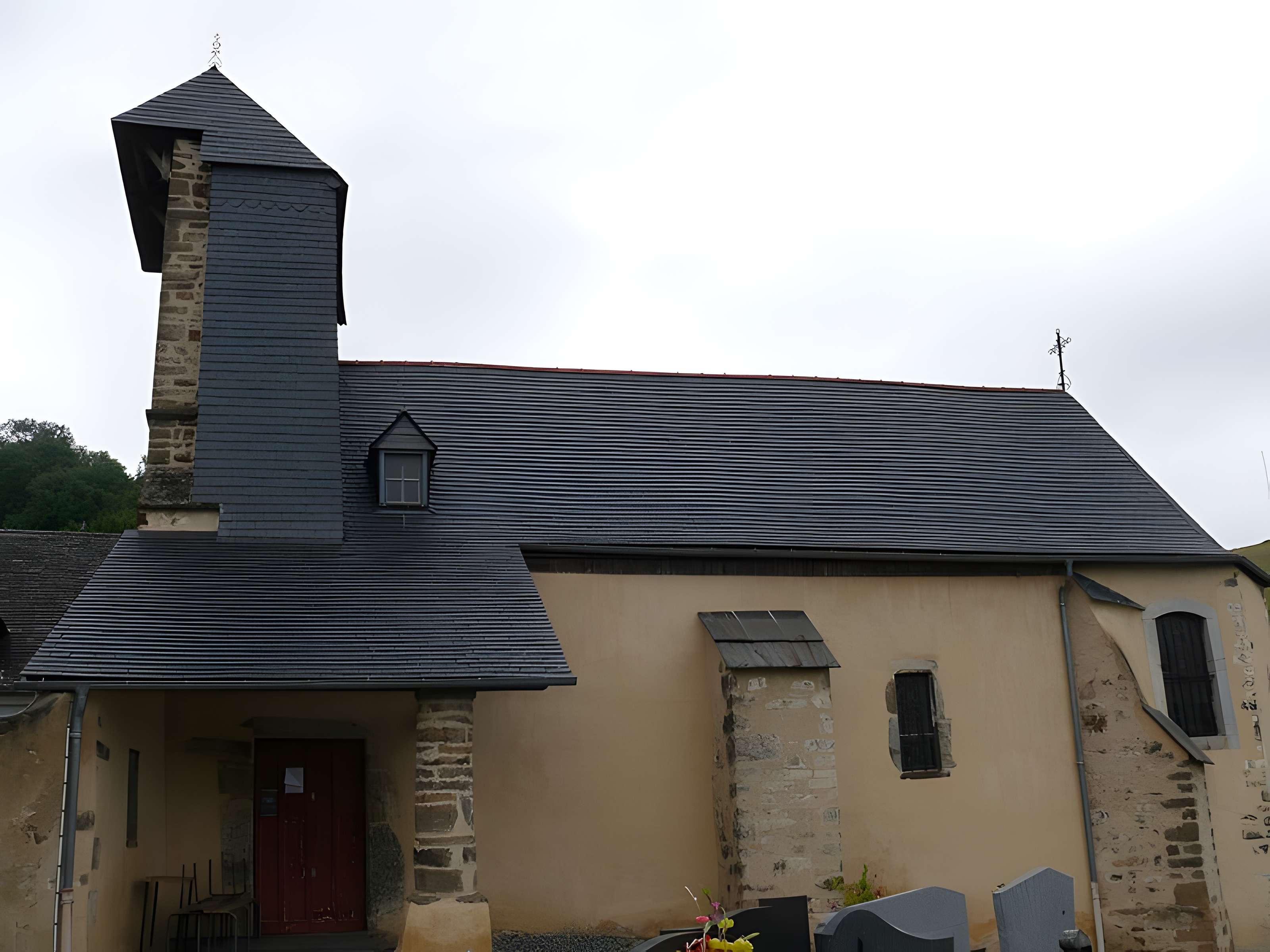 Église Saint-Pierre de Julos