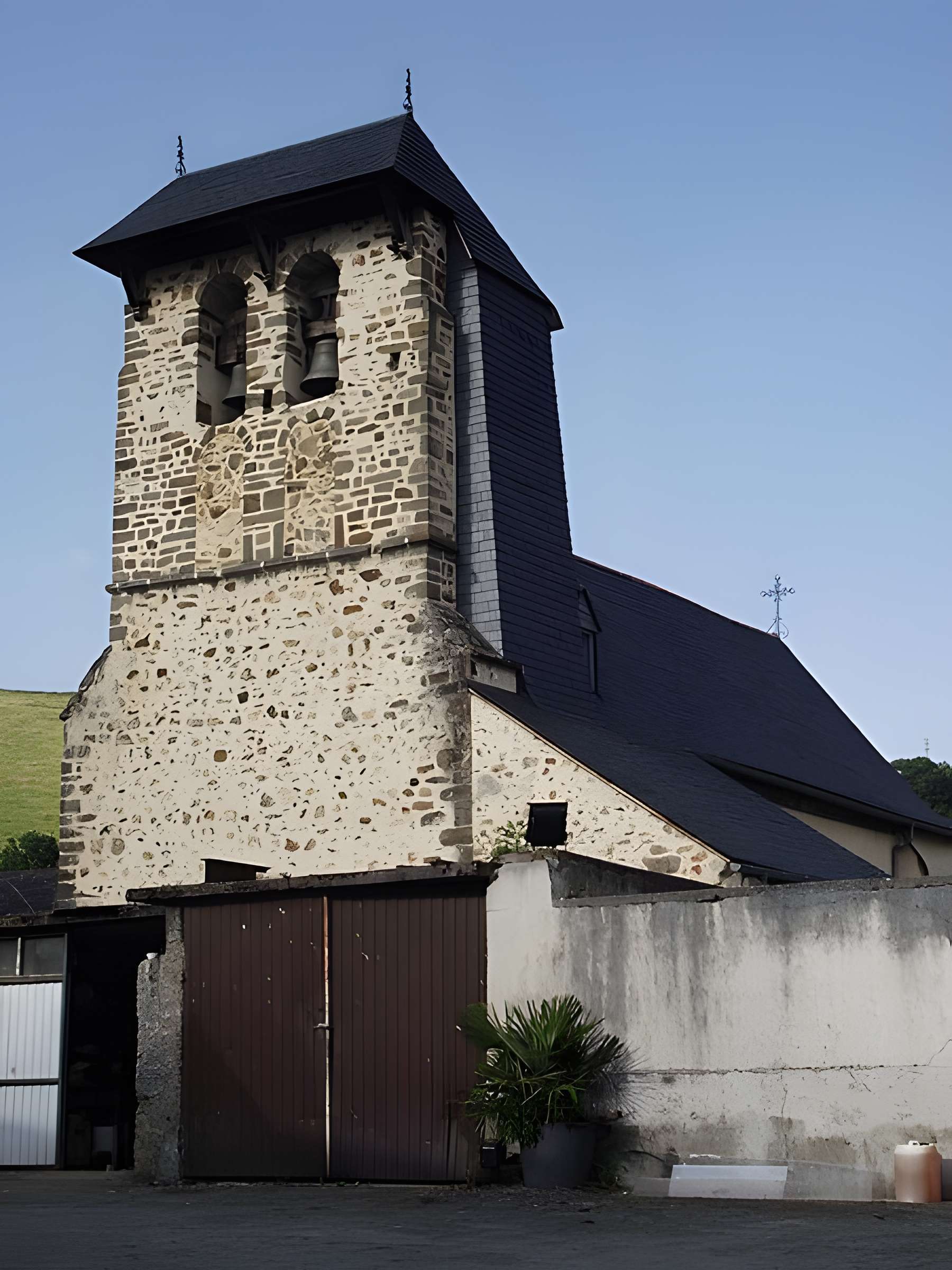 Église Saint-Pierre de Julos