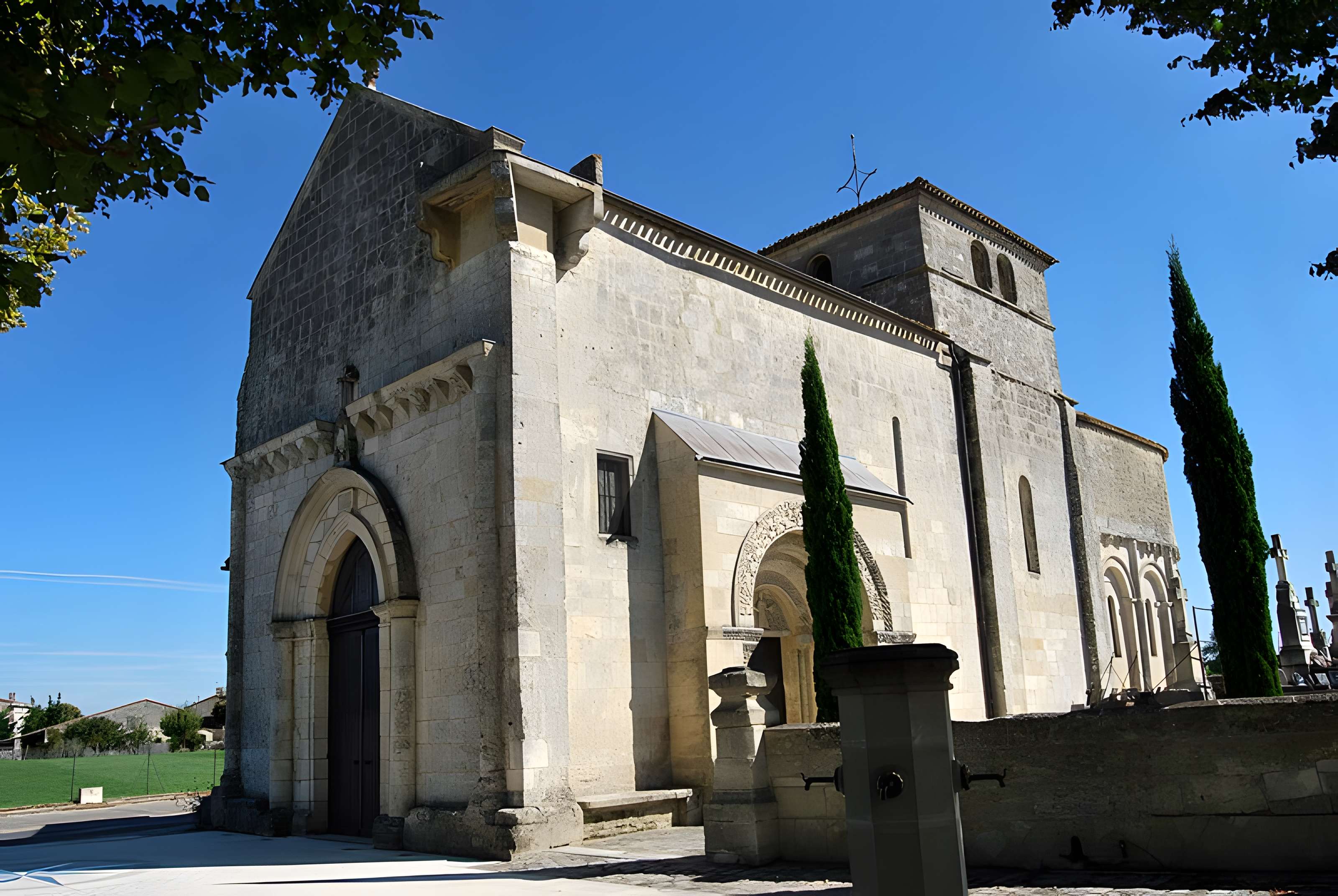 Église Saint-Pierre de La Lande-de-Fronsac