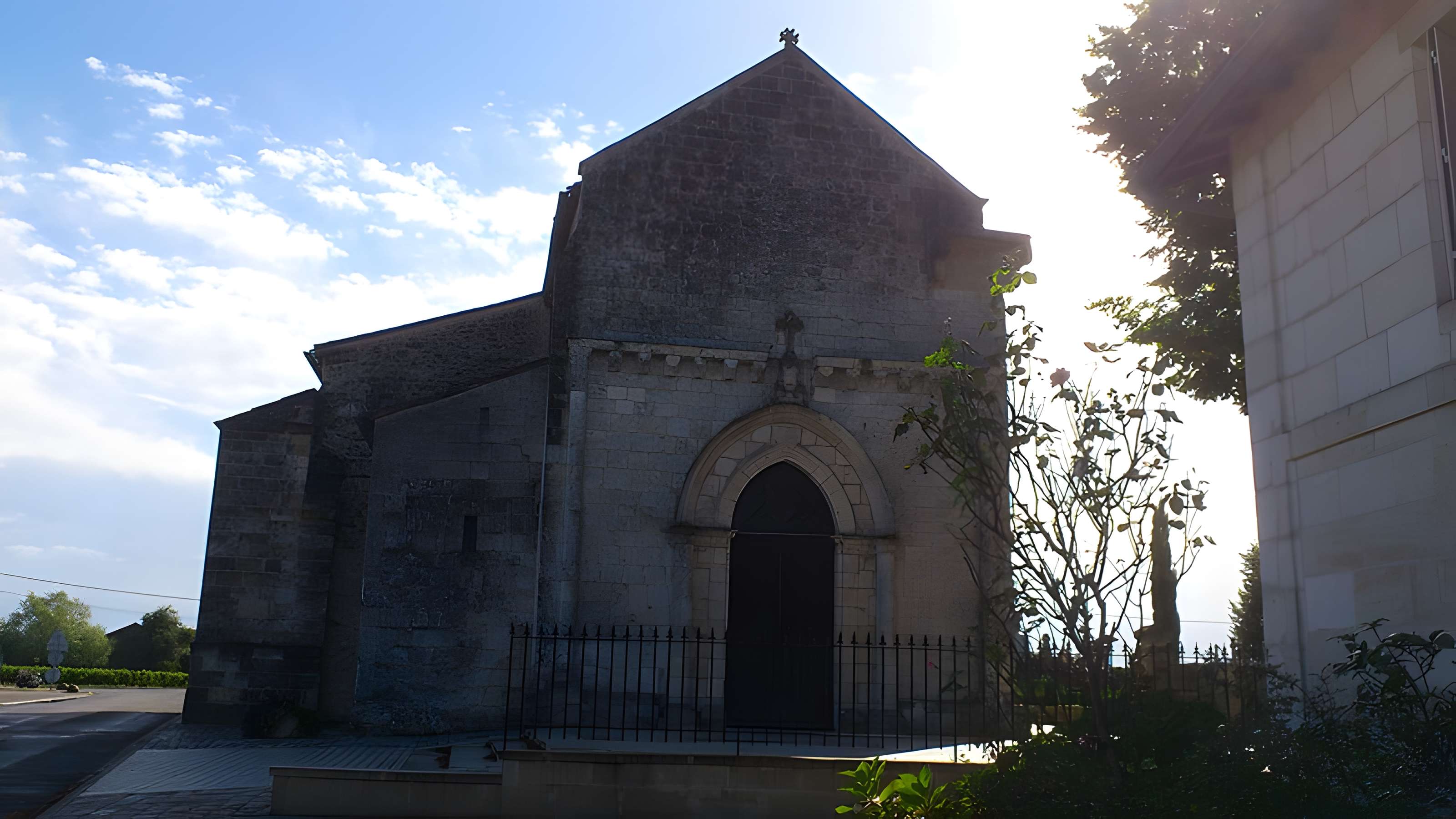 Église Saint-Pierre de La Lande-de-Fronsac