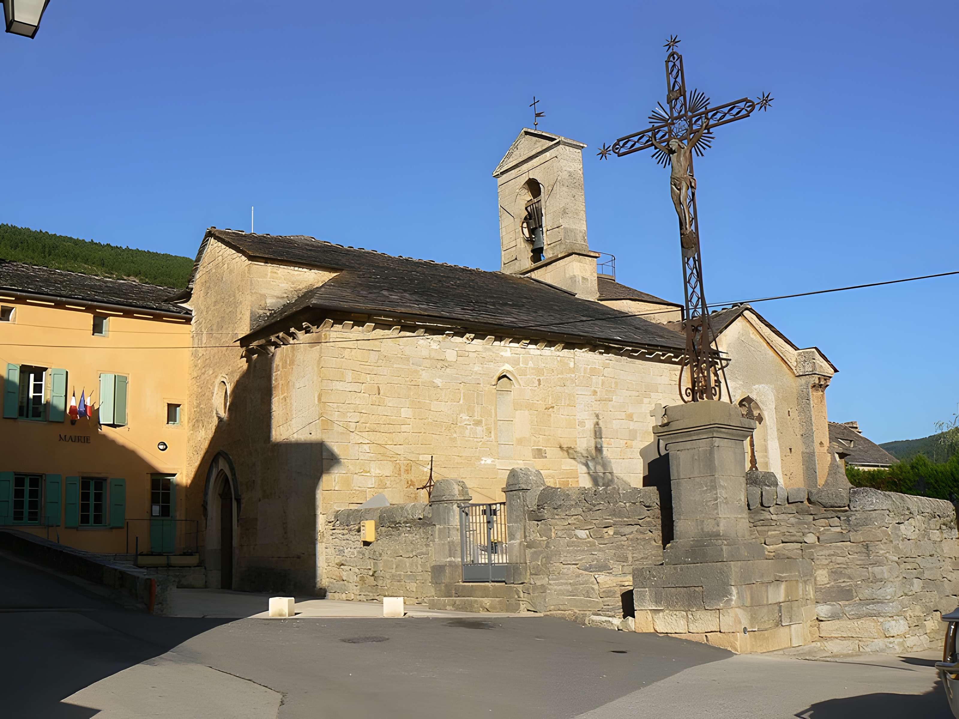 Église Saint-Pierre de Lanuéjols