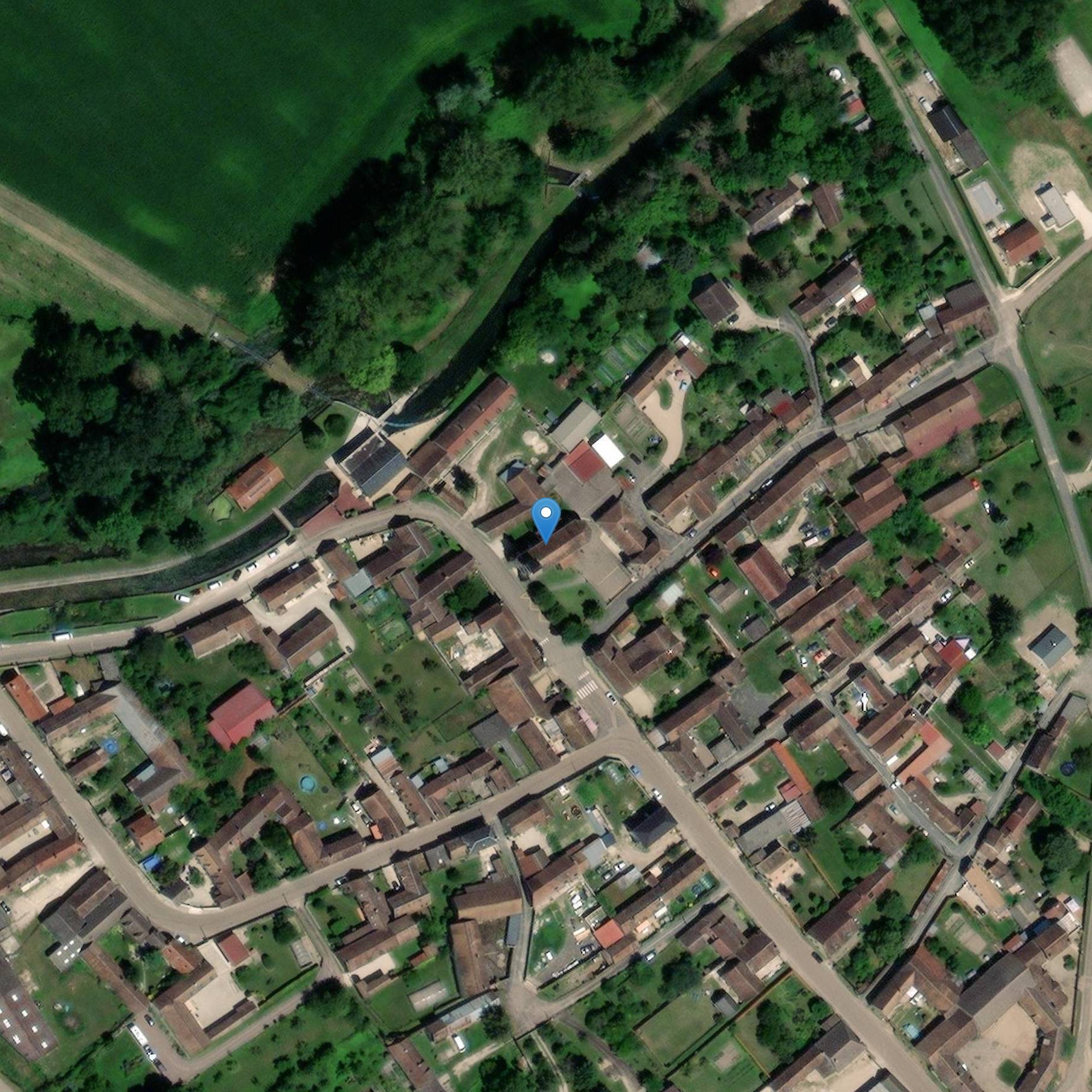 Photo de Iglesia de San Luis de Chigy