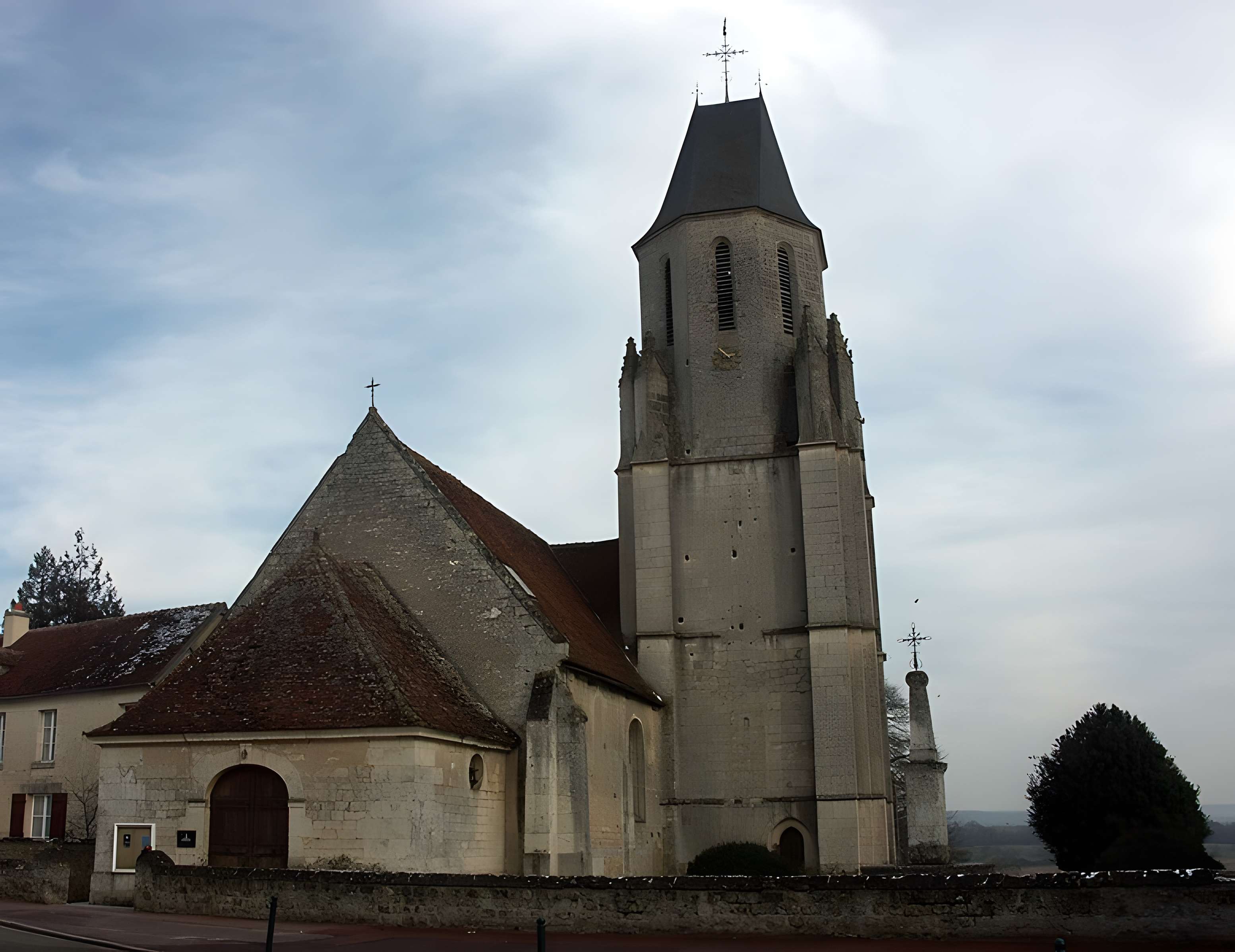 Église Saint-Pierre de Mauves-sur-Huisne