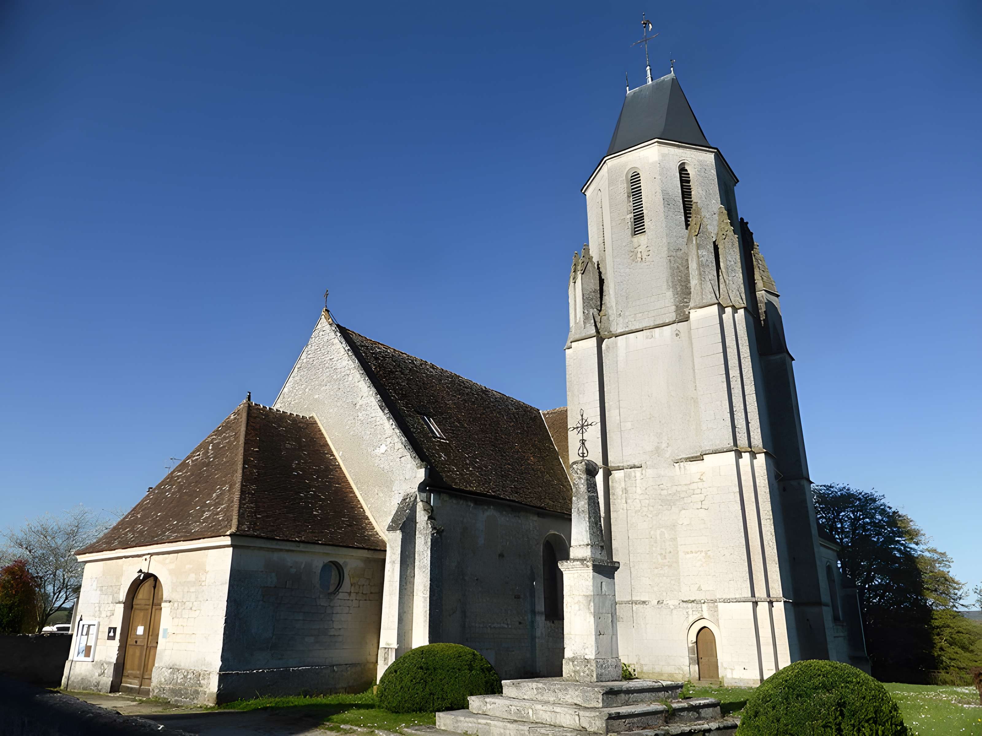 Église Saint-Pierre de Mauves-sur-Huisne