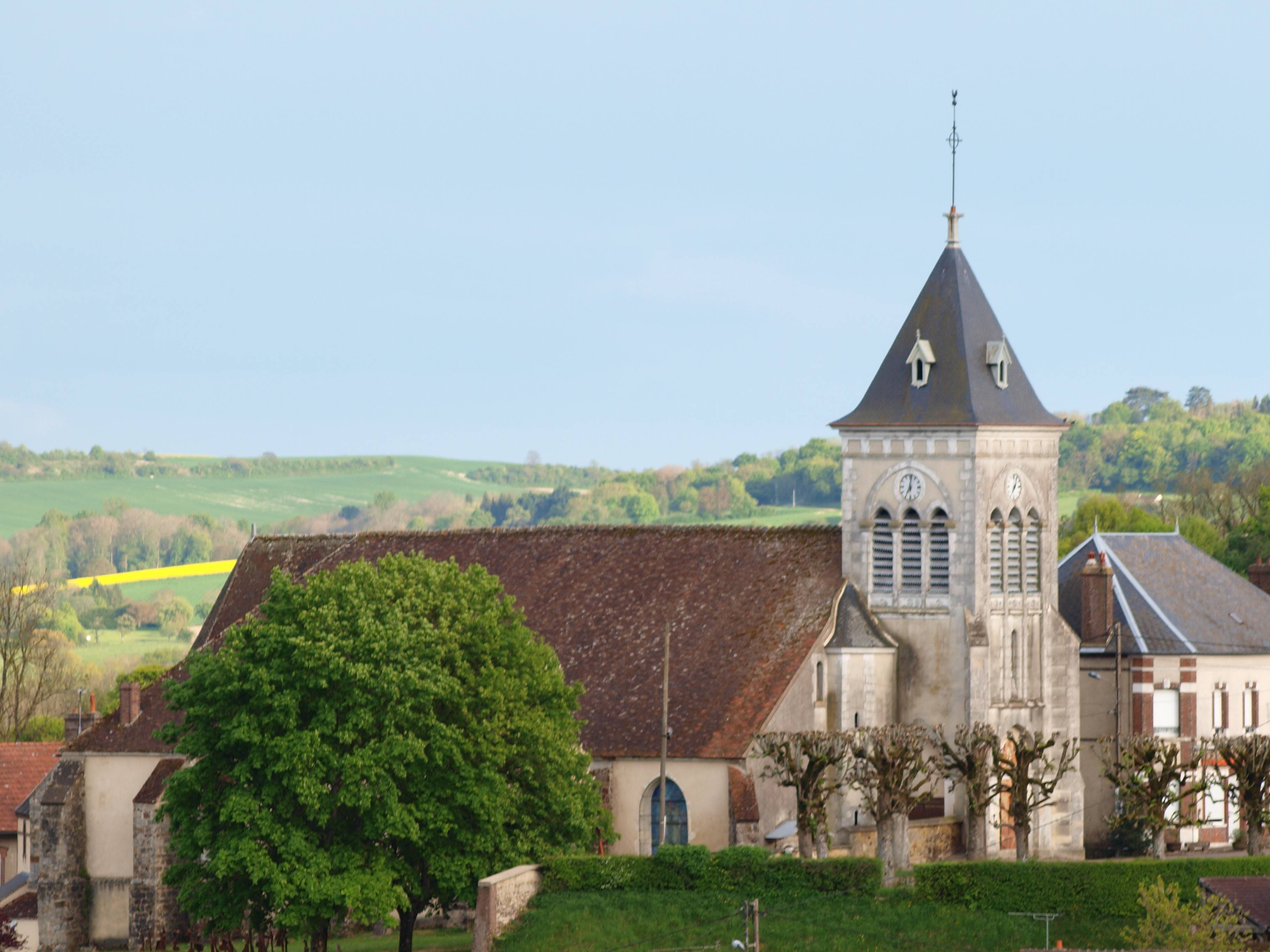 Photo de Kirche Saint-Aubin-Château-Neuf