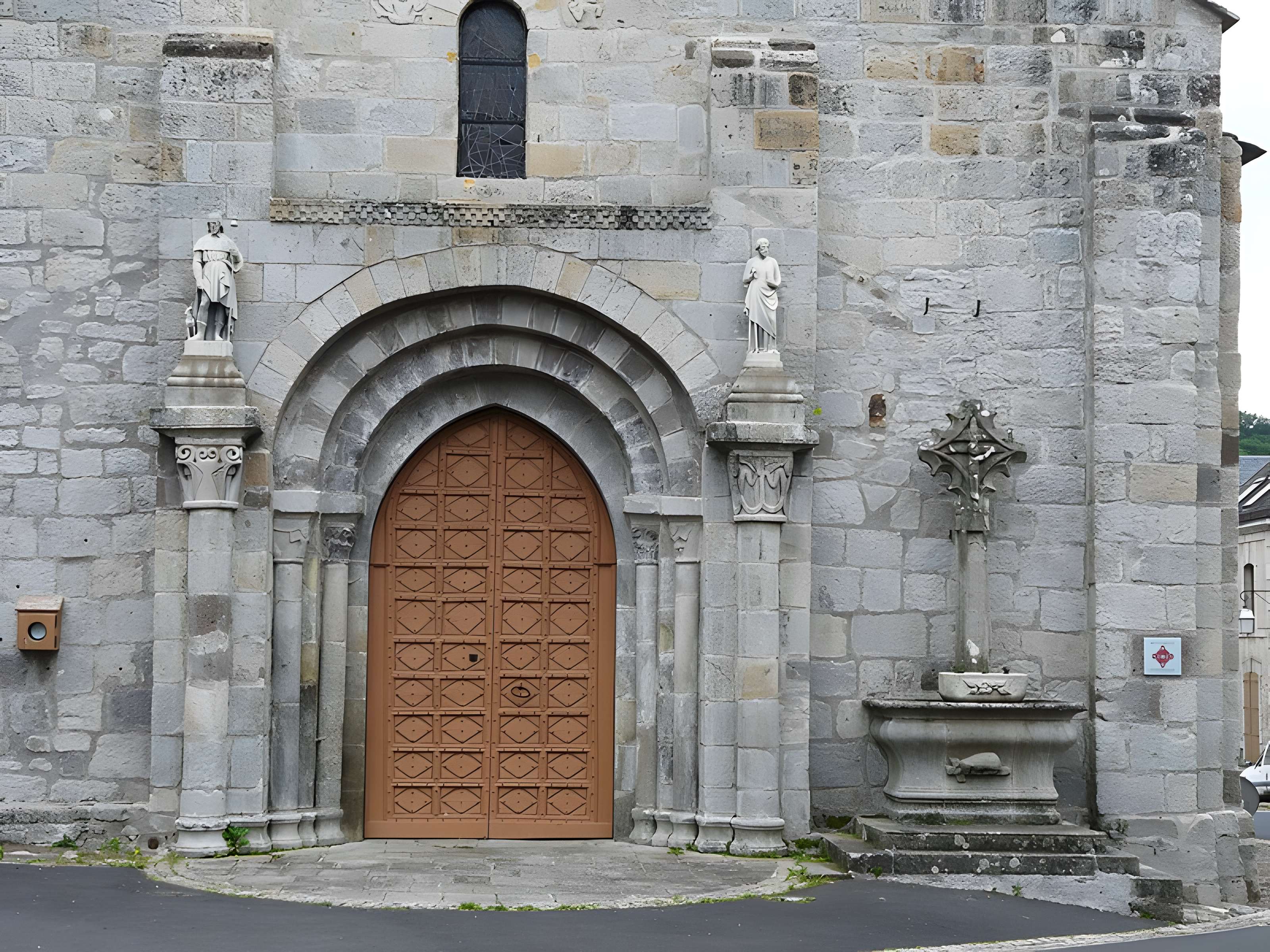 Église Saint-Pierre de Menet