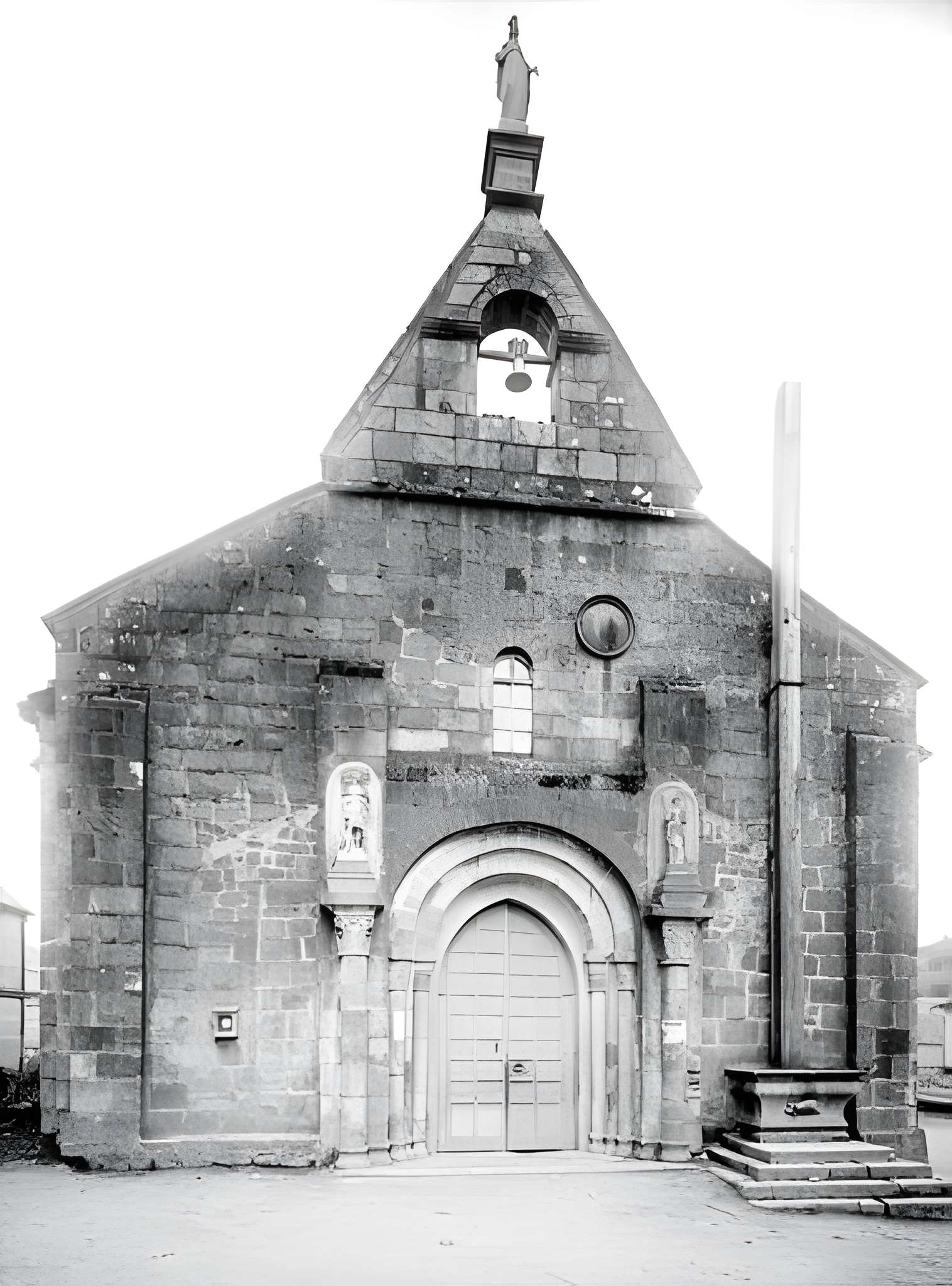 Église Saint-Pierre de Menet