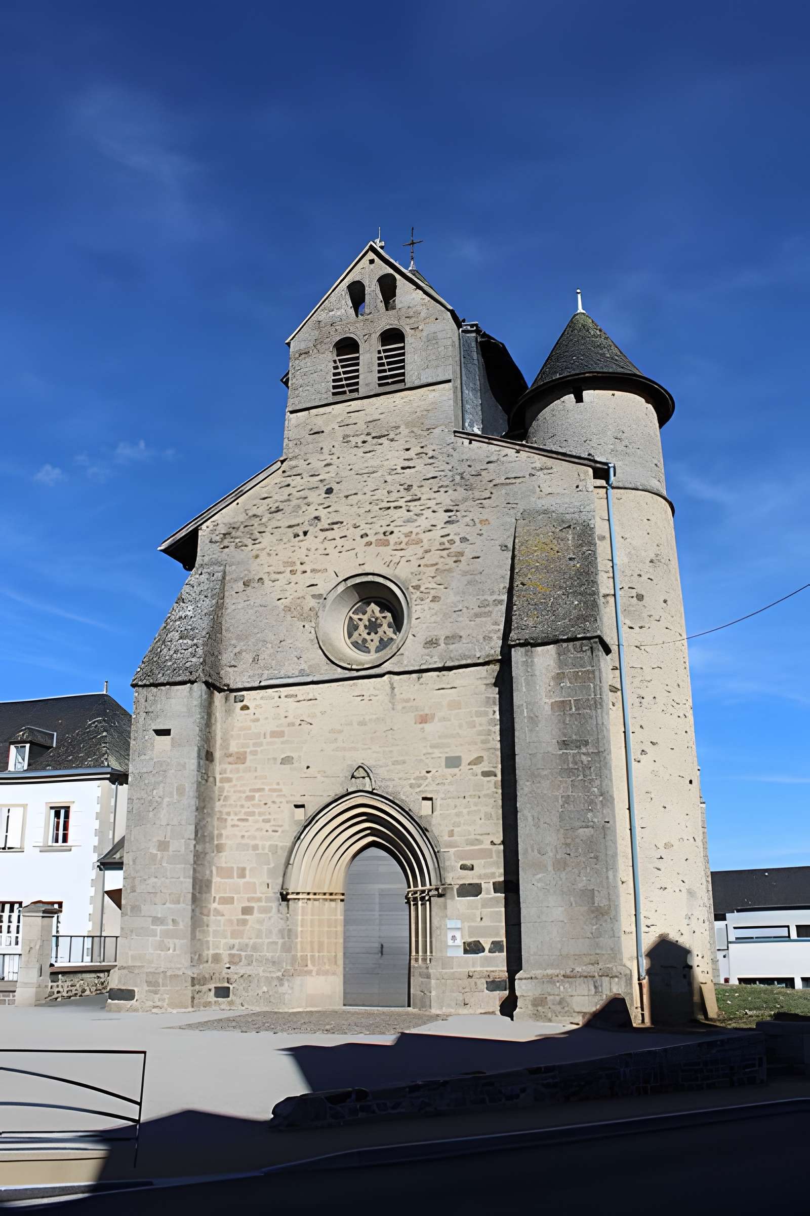 Église Saint-Pierre de Naves