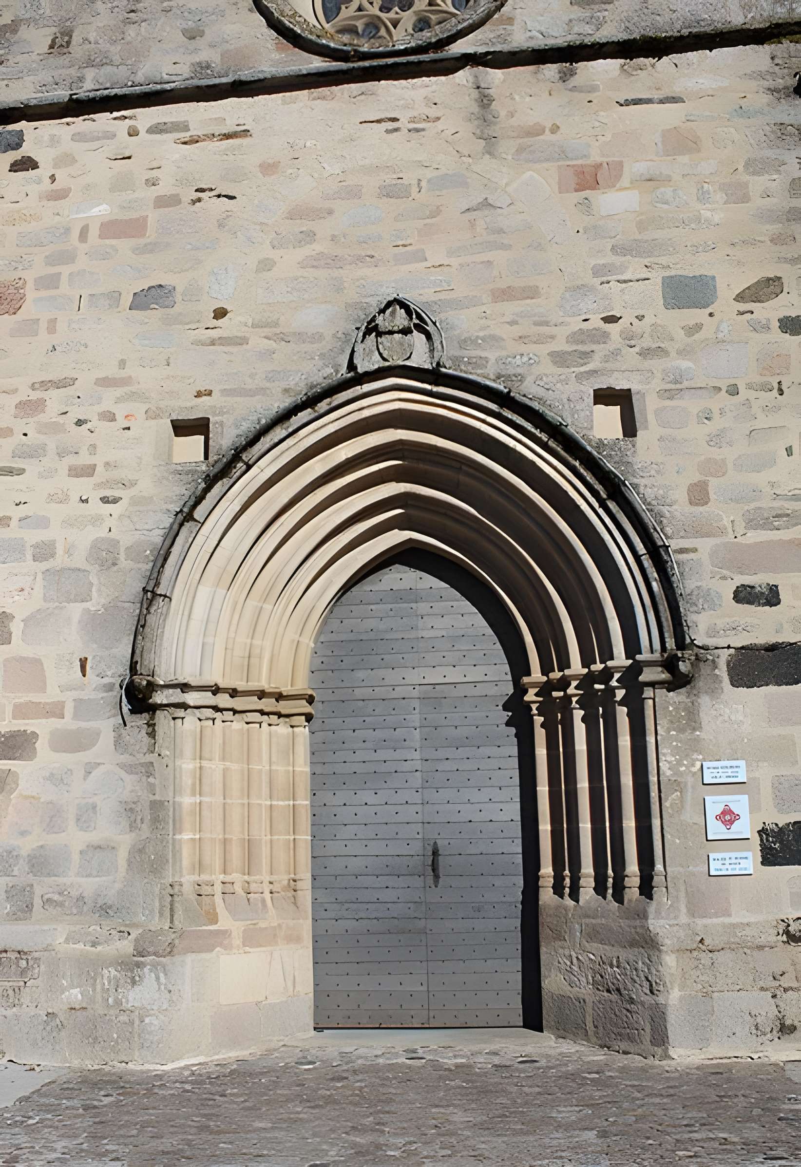 Église Saint-Pierre de Naves