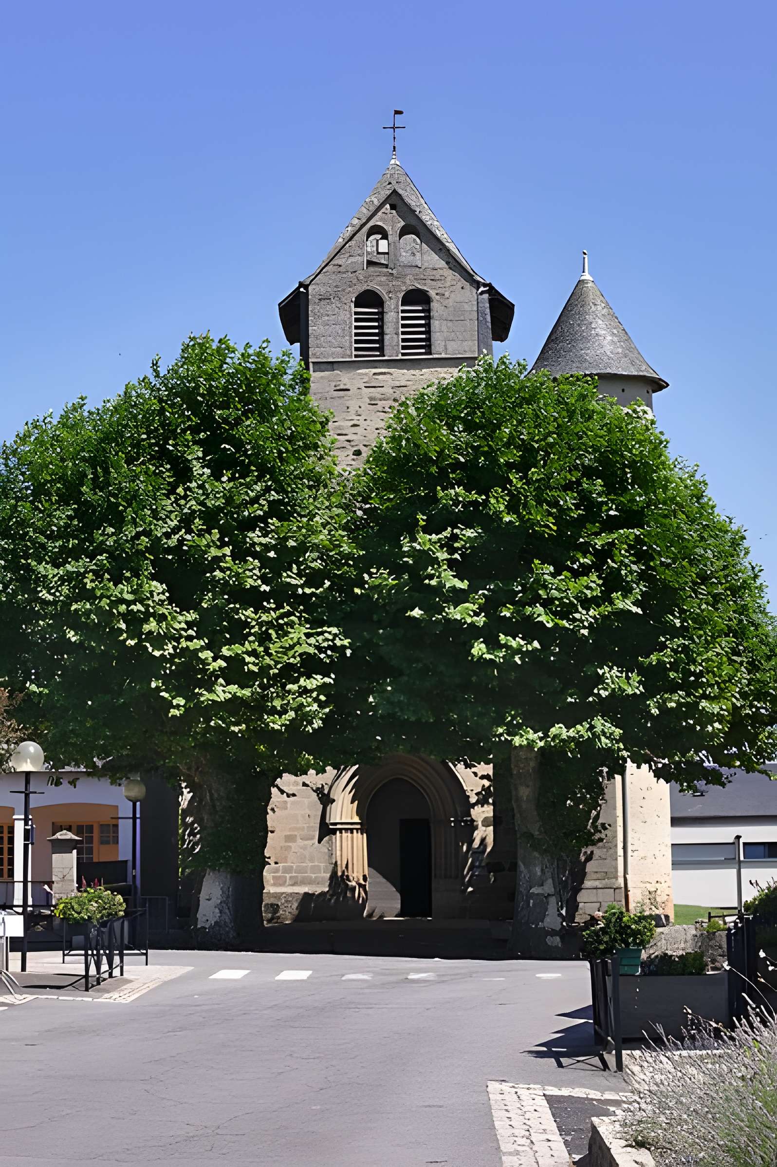 Église Saint-Pierre de Naves