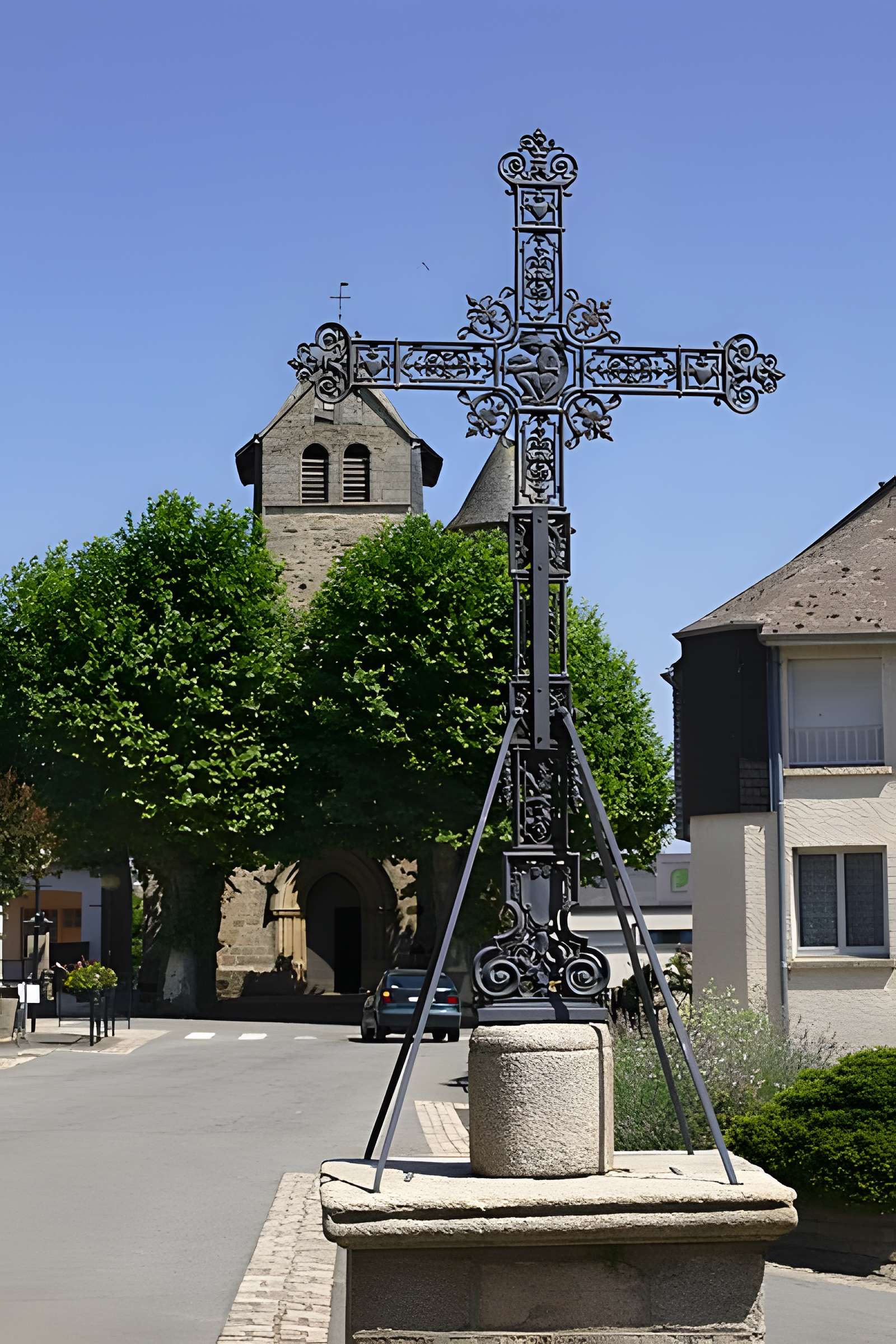 Église Saint-Pierre de Naves