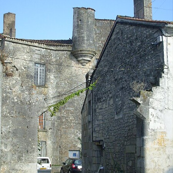Photo de Église Saint-Pierre de Pont-lAbbé-dArnoult