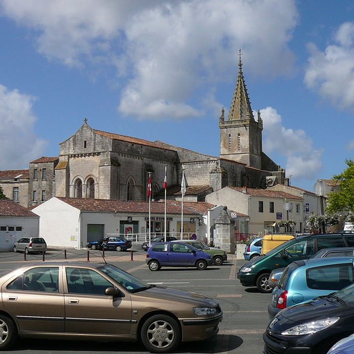 Photo de Église Saint-Pierre de Pont-lAbbé-dArnoult