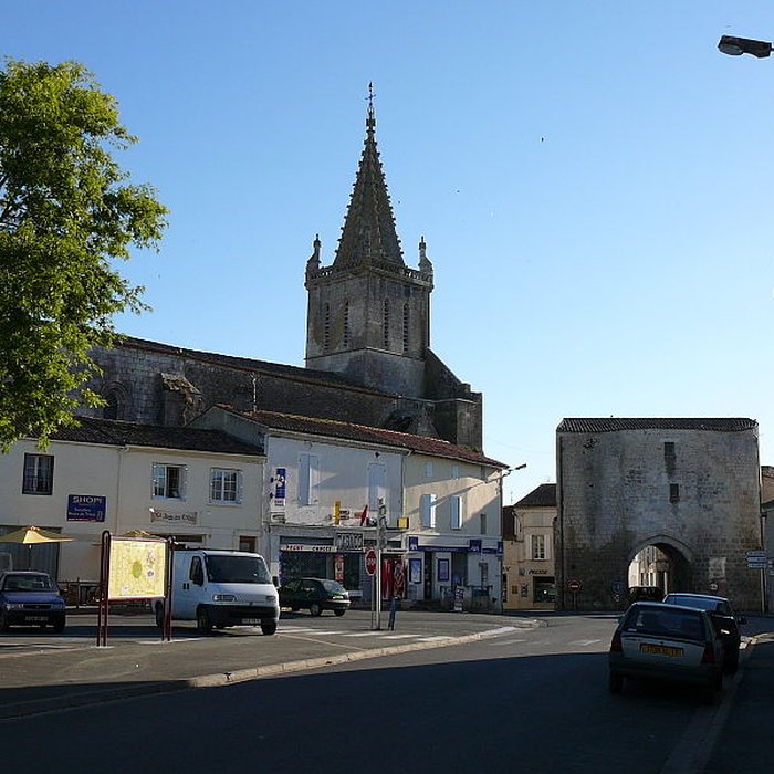 Photo de Église Saint-Pierre de Pont-lAbbé-dArnoult