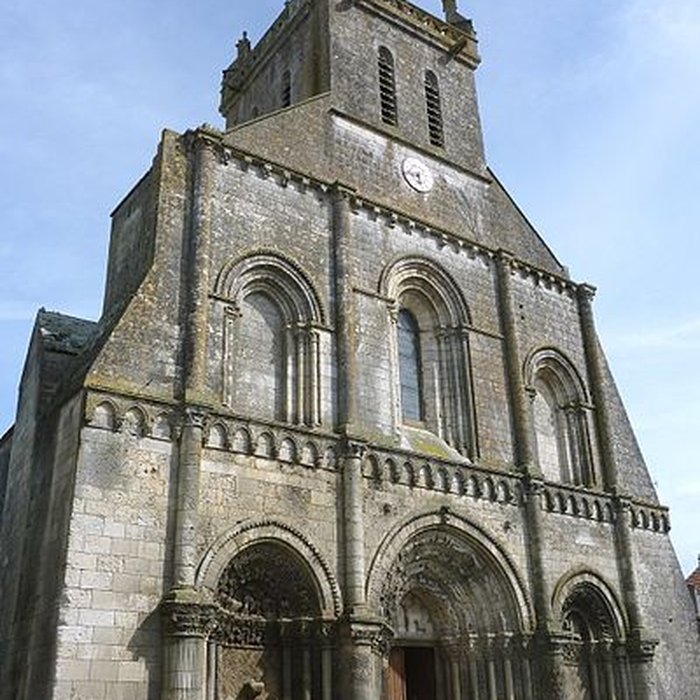 Photo de Église Saint-Pierre de Pont-lAbbé-dArnoult