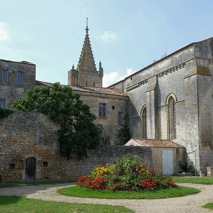 Photo de Église Saint-Pierre de Pont-lAbbé-dArnoult