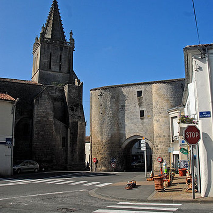 Photo de Église Saint-Pierre de Pont-lAbbé-dArnoult