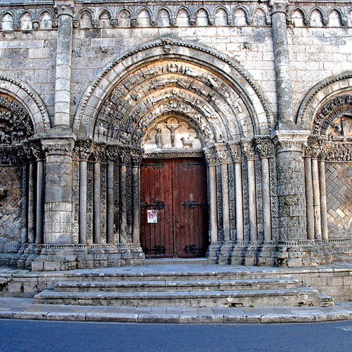 Photo de Église Saint-Pierre de Pont-lAbbé-dArnoult