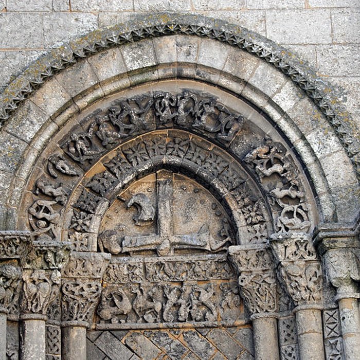 Photo de Église Saint-Pierre de Pont-lAbbé-dArnoult