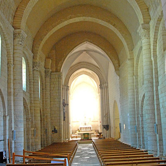 Photo de Église Saint-Pierre de Pont-lAbbé-dArnoult