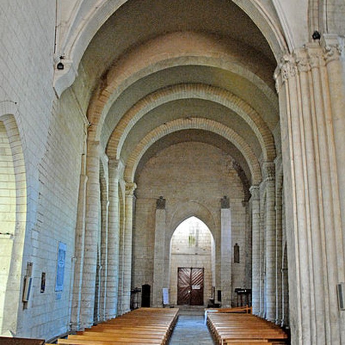 Photo de Église Saint-Pierre de Pont-lAbbé-dArnoult