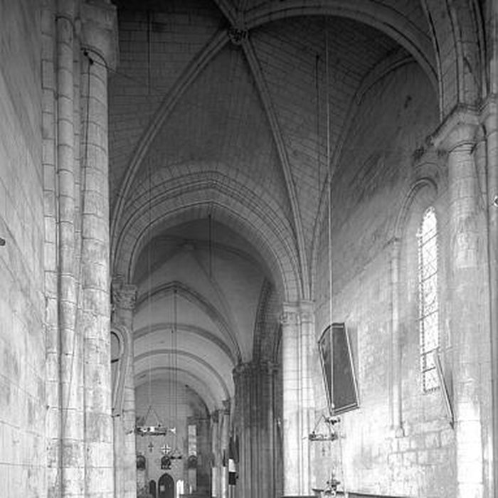 Photo de Église Saint-Pierre de Pont-lAbbé-dArnoult