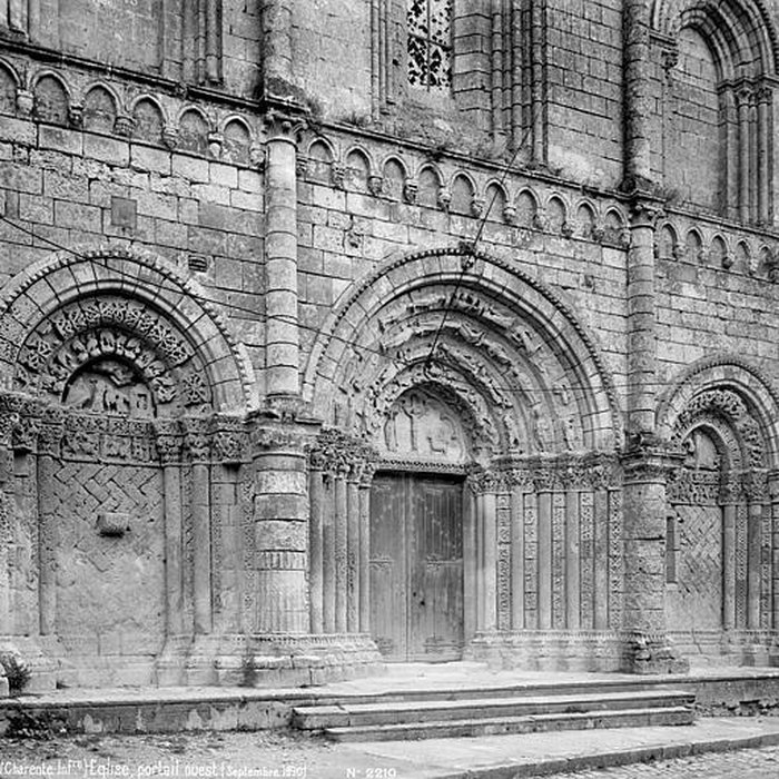 Photo de Église Saint-Pierre de Pont-lAbbé-dArnoult