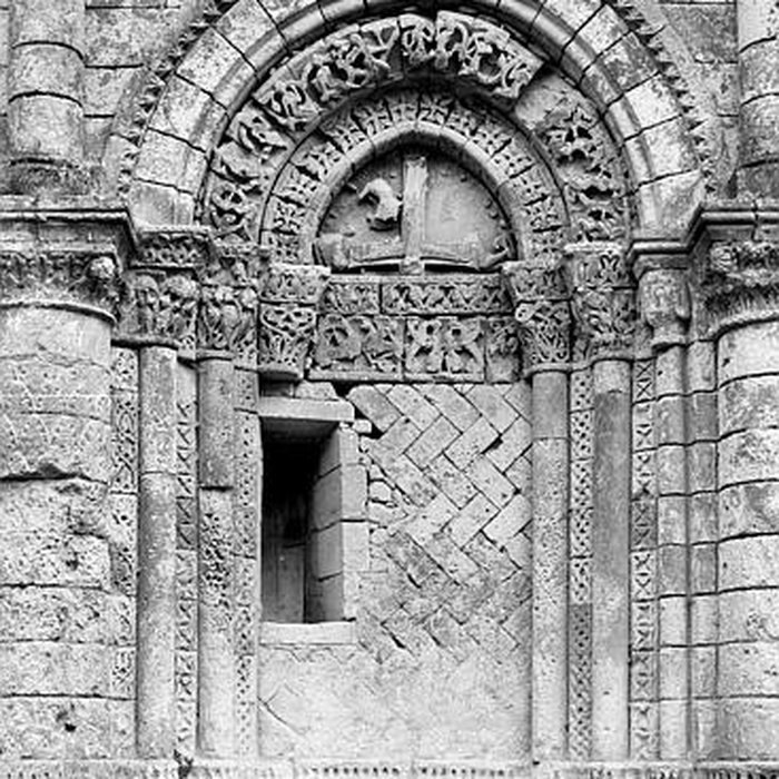 Photo de Église Saint-Pierre de Pont-lAbbé-dArnoult