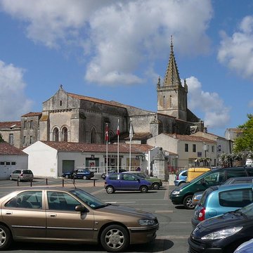 Église Saint-Pierre de Pont-lAbbé-dArnoult