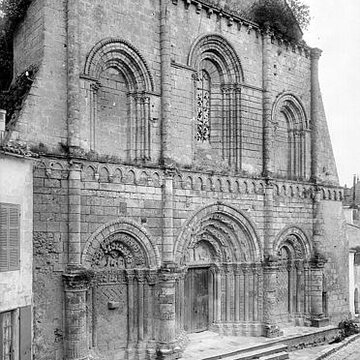 Église Saint-Pierre de Pont-lAbbé-dArnoult