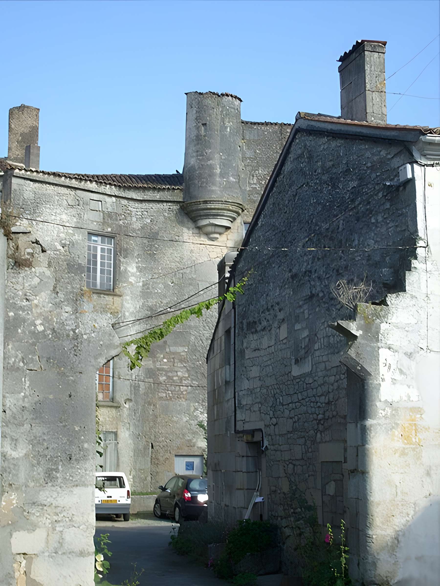 Église Saint-Pierre de Pont-l'Abbé-d'Arnoult