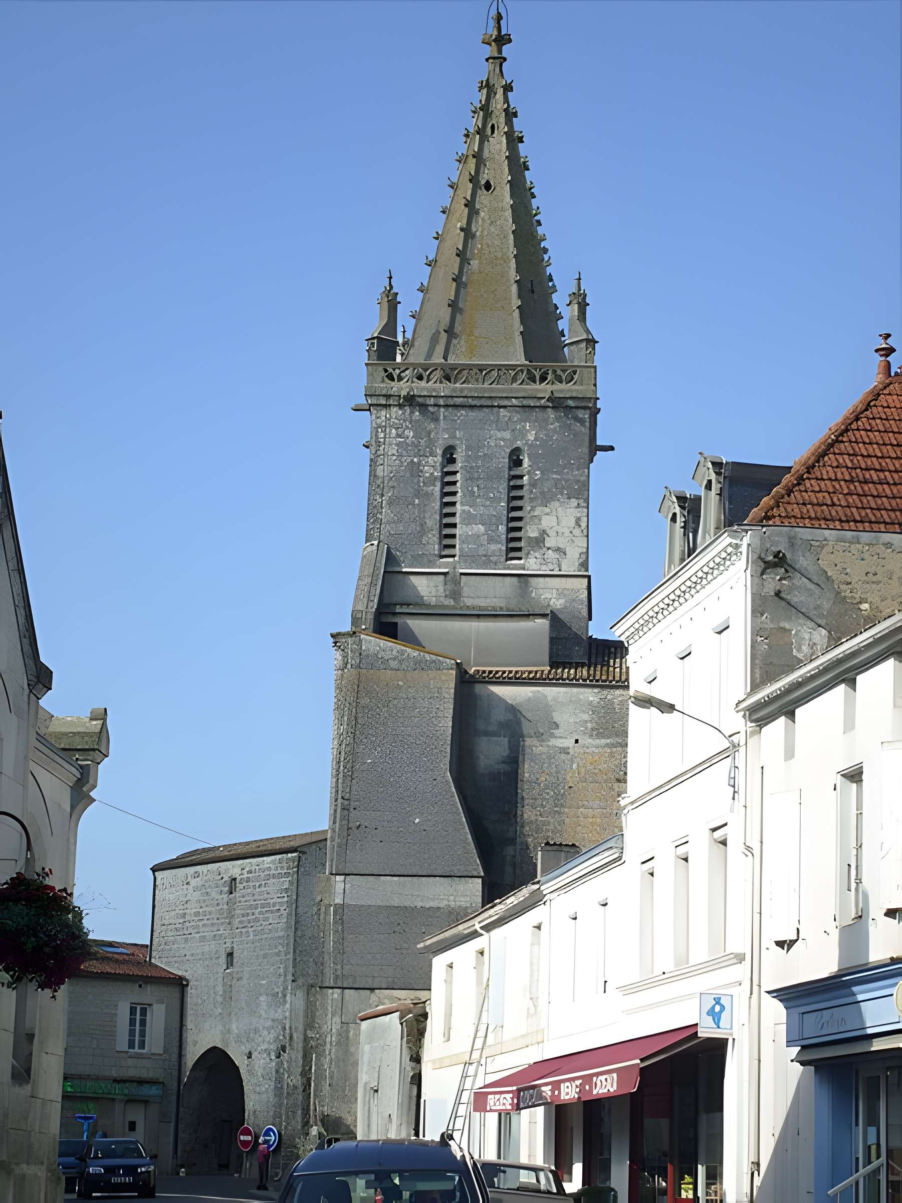 Église Saint-Pierre de Pont-l'Abbé-d'Arnoult