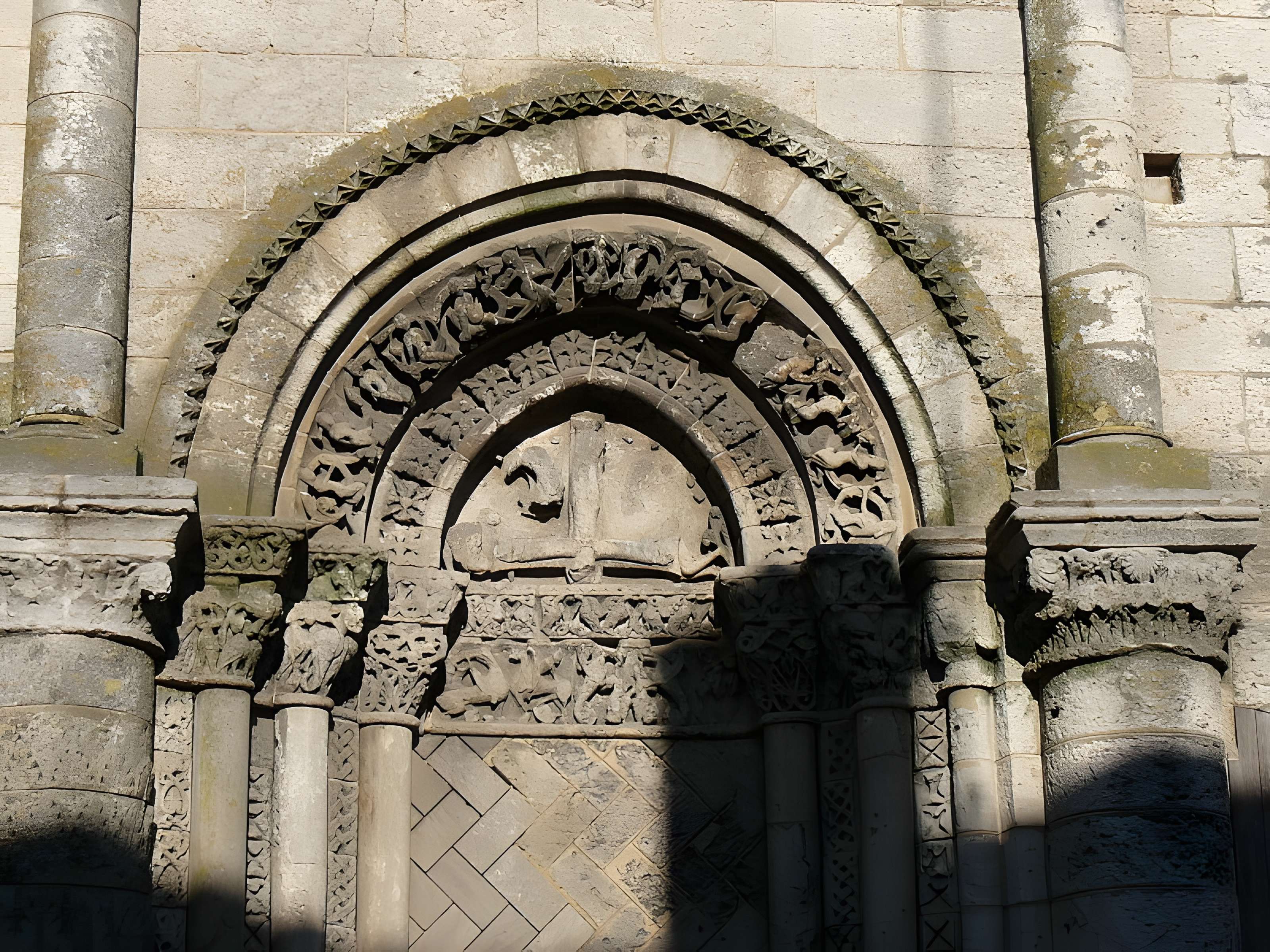 Église Saint-Pierre de Pont-l'Abbé-d'Arnoult