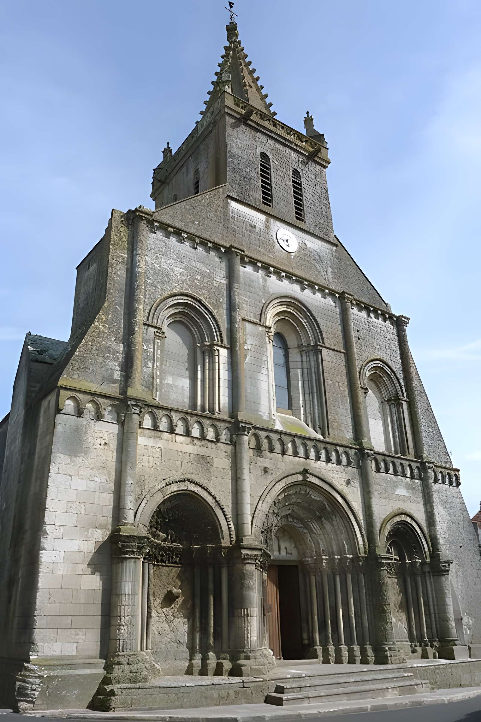 Église Saint-Pierre de Pont-l'Abbé-d'Arnoult