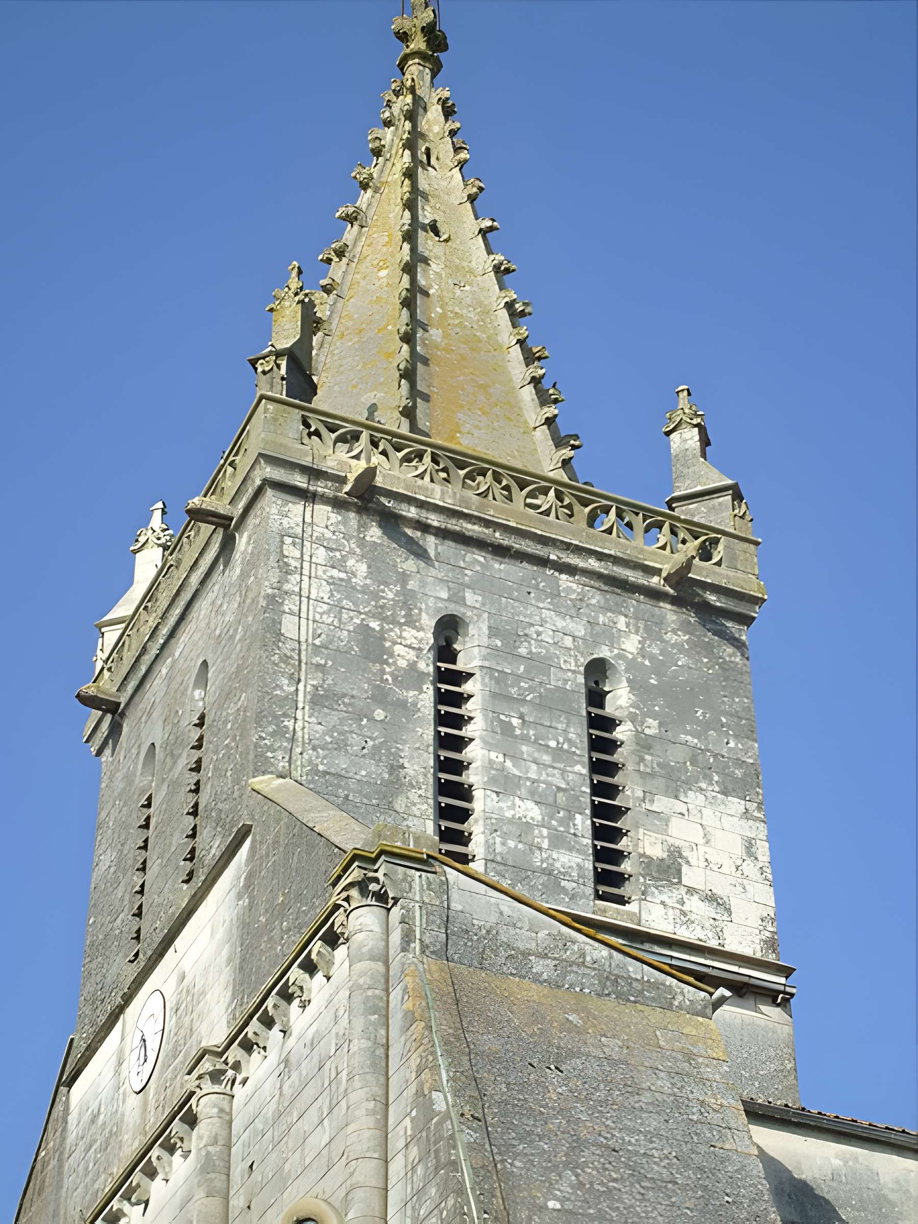 Église Saint-Pierre de Pont-l'Abbé-d'Arnoult