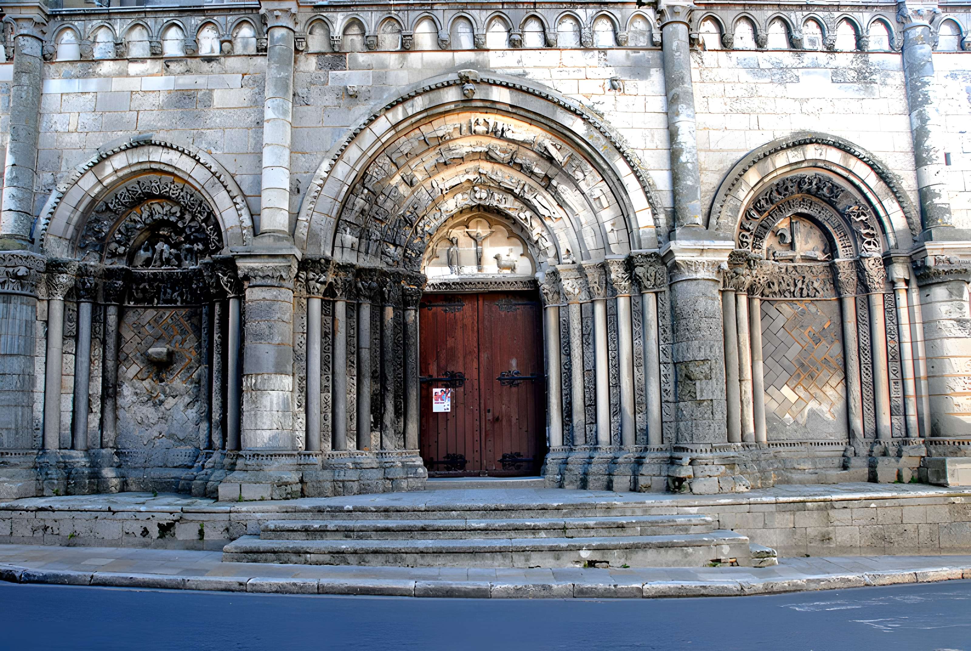 Église Saint-Pierre de Pont-l'Abbé-d'Arnoult