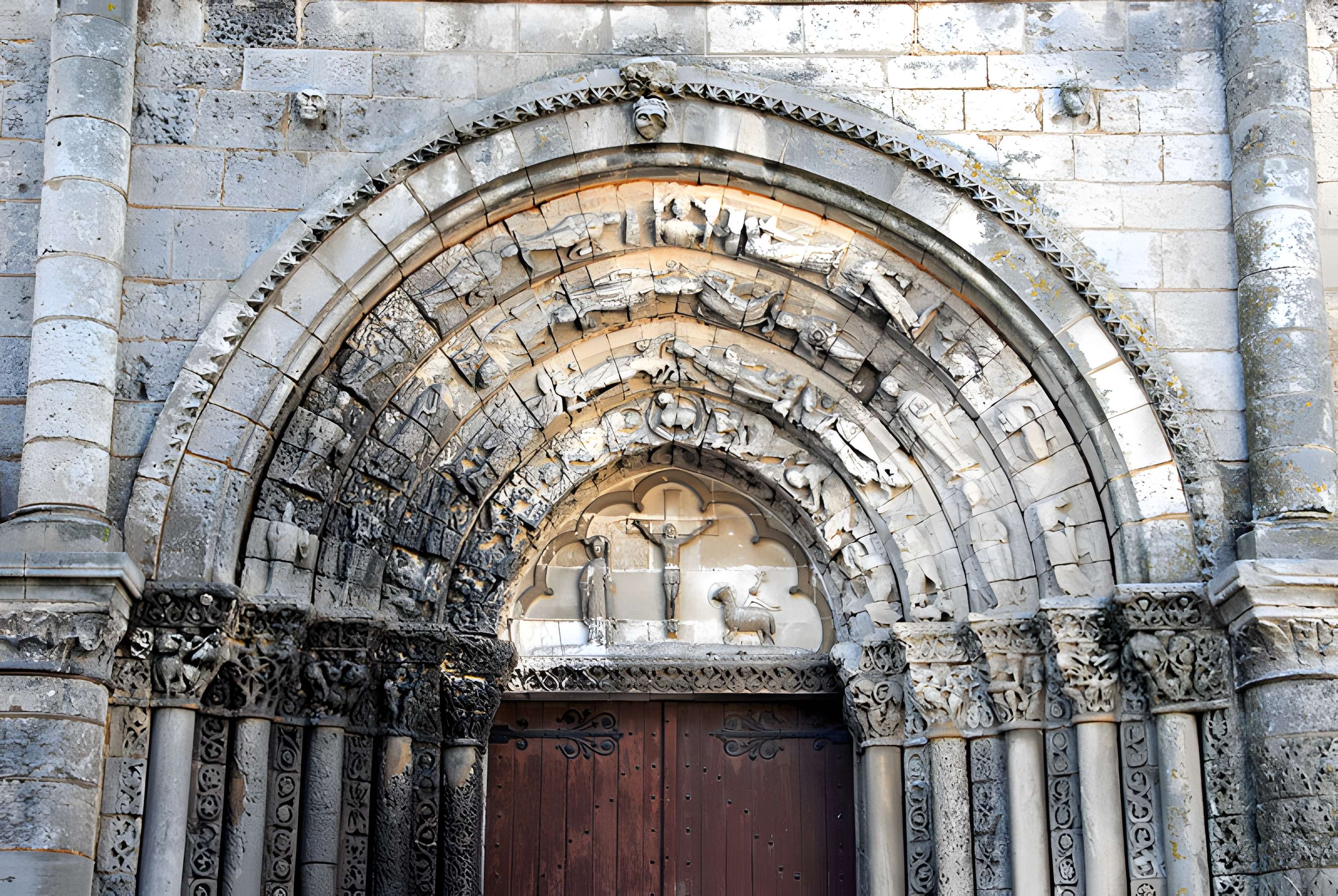 Église Saint-Pierre de Pont-l'Abbé-d'Arnoult