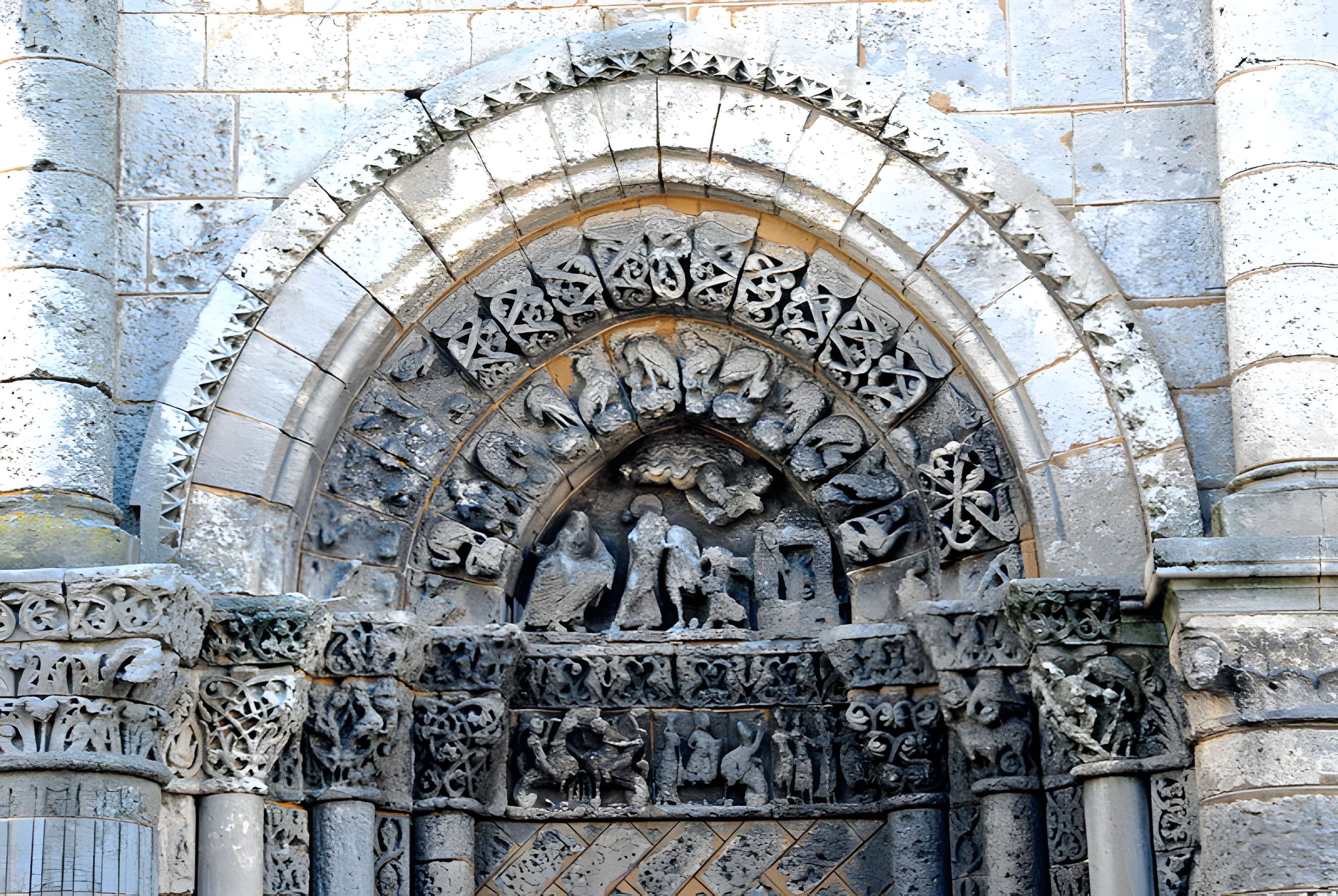 Église Saint-Pierre de Pont-l'Abbé-d'Arnoult