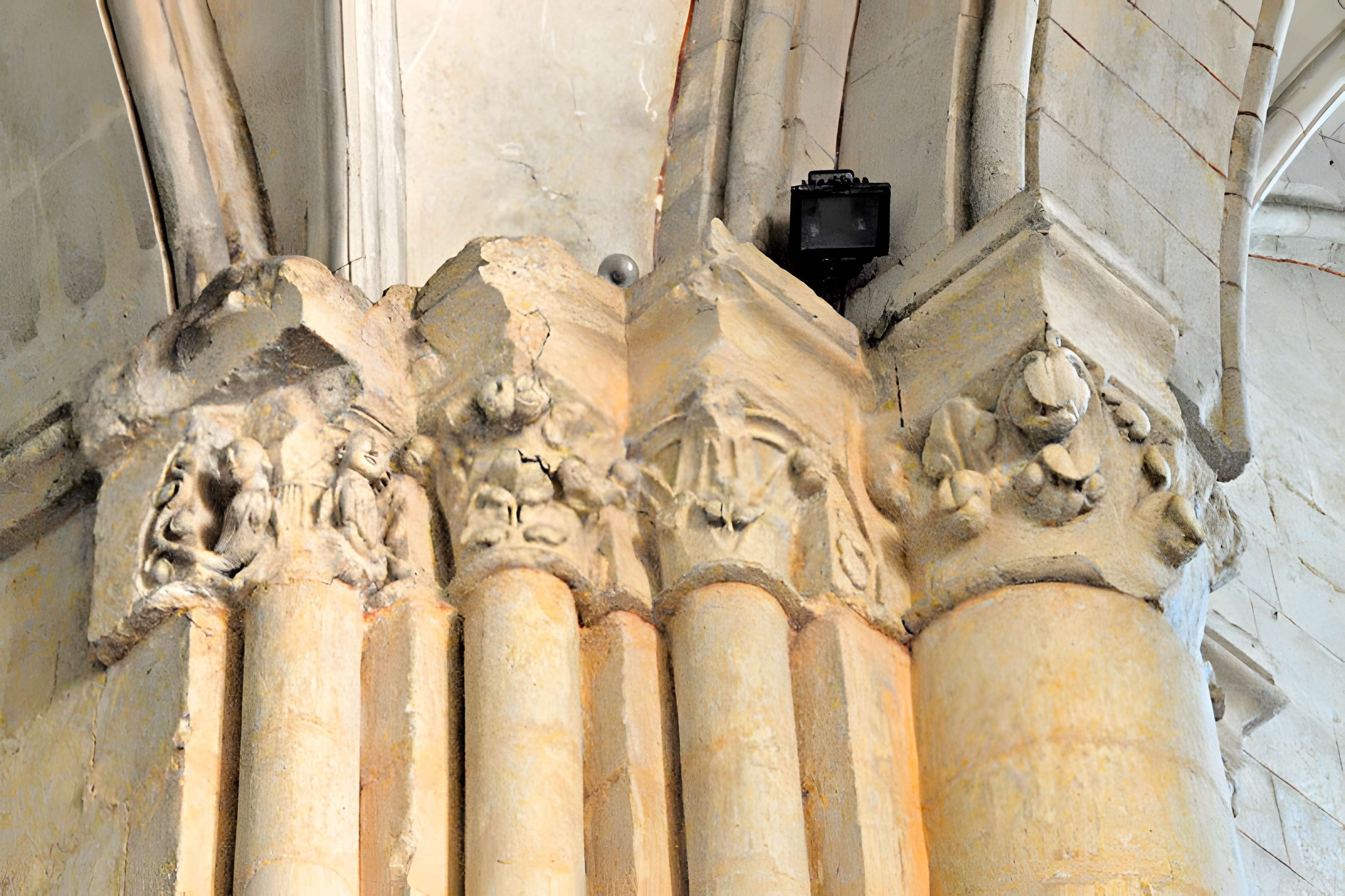 Église Saint-Pierre de Pont-l'Abbé-d'Arnoult