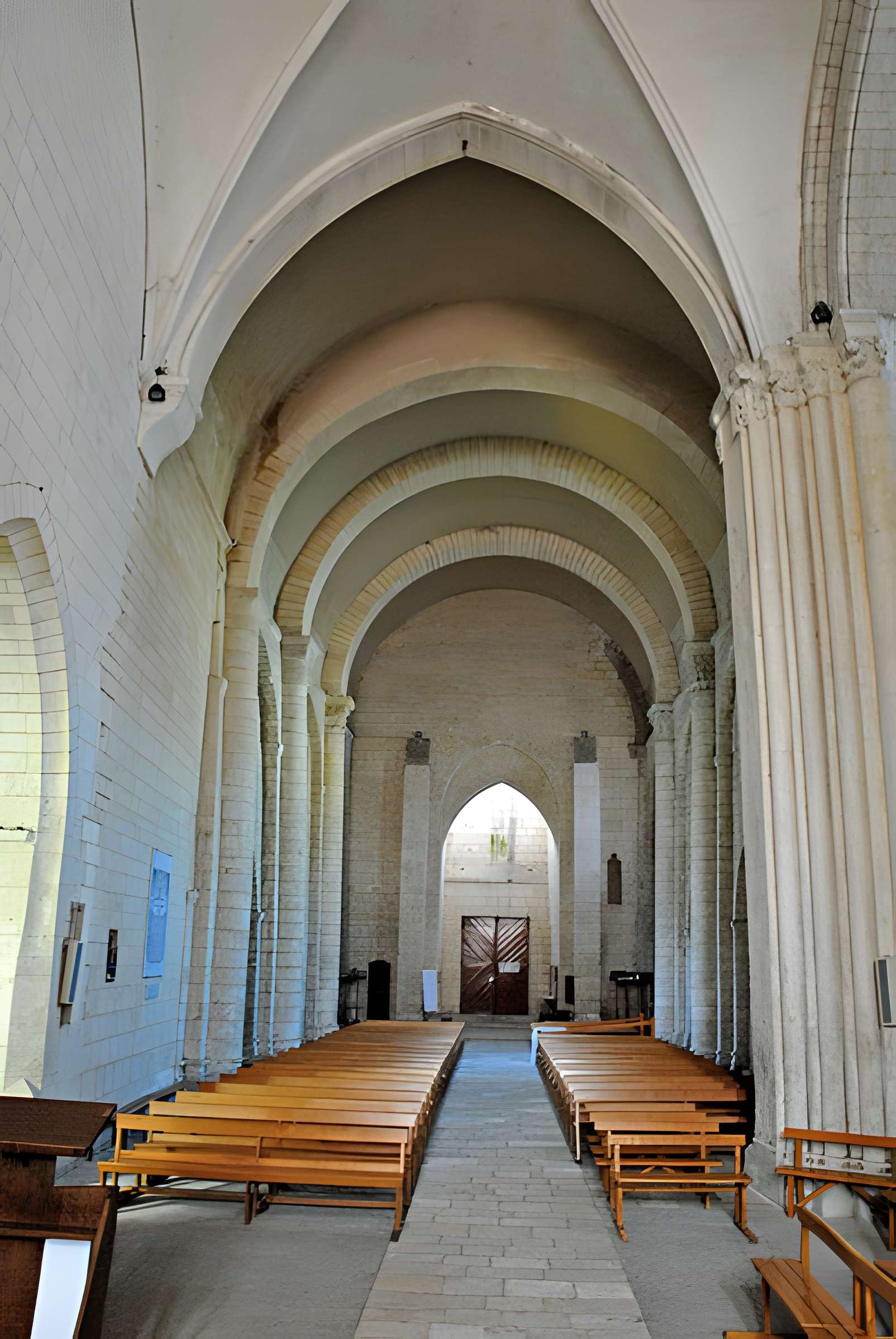 Église Saint-Pierre de Pont-l'Abbé-d'Arnoult