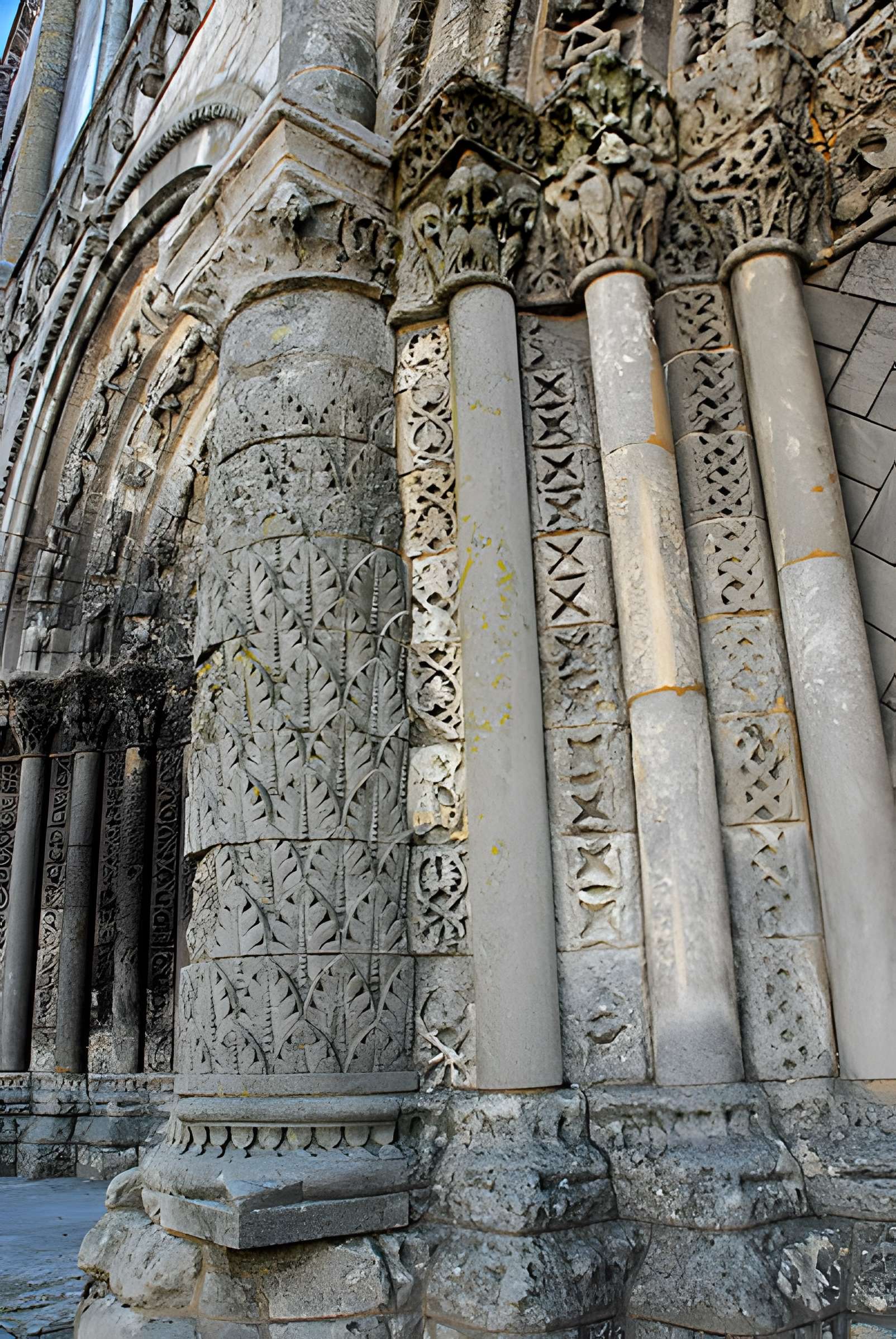 Église Saint-Pierre de Pont-l'Abbé-d'Arnoult
