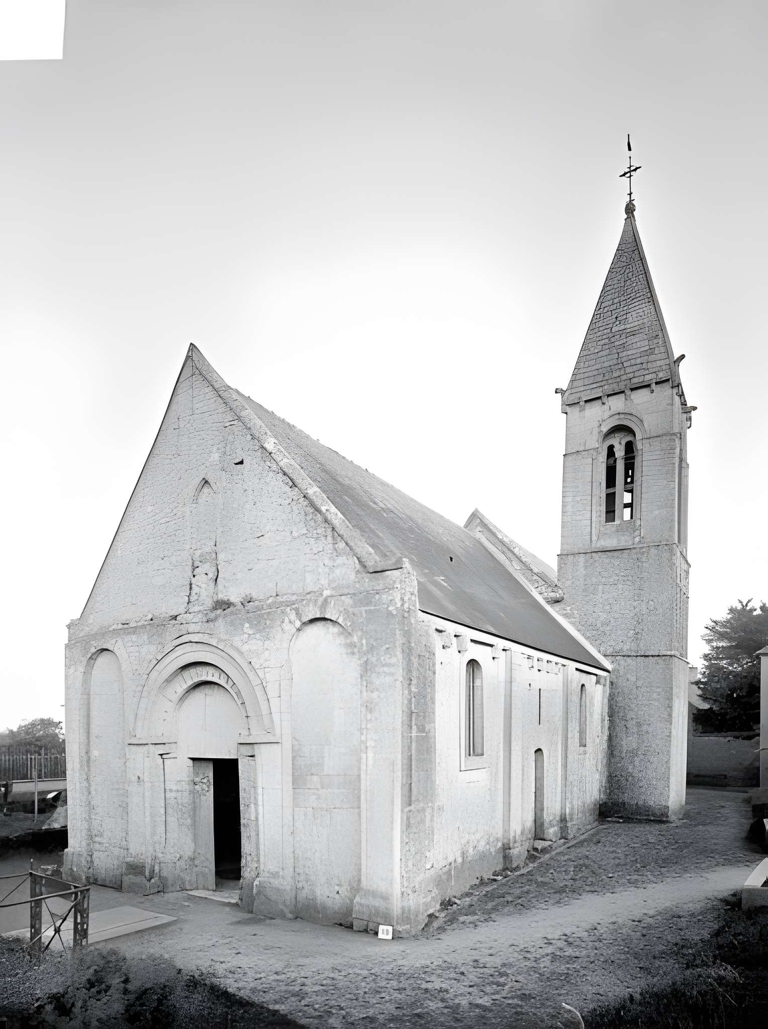 Église Saint-Pierre de Port-en-Bessin-Huppain