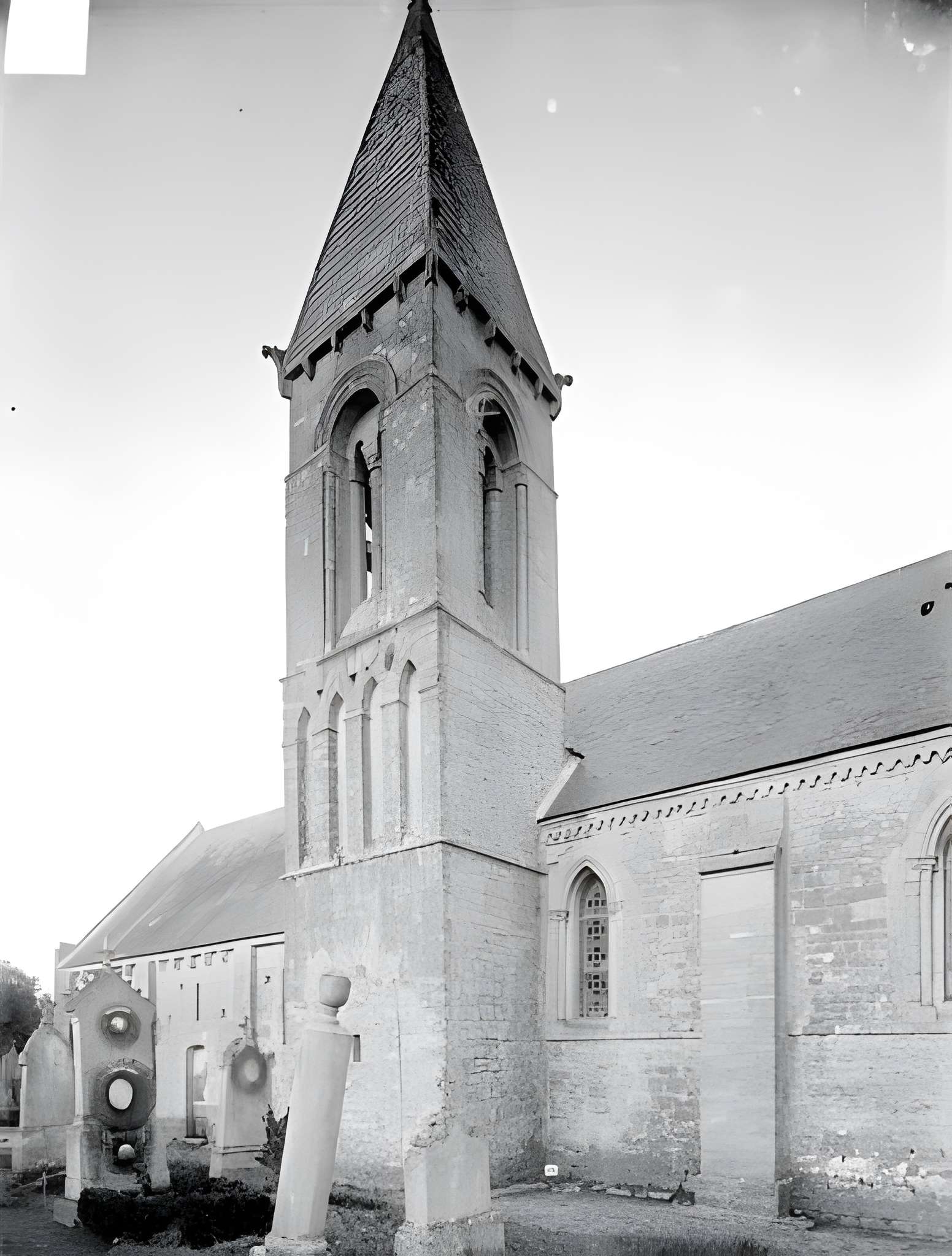 Église Saint-Pierre de Port-en-Bessin-Huppain