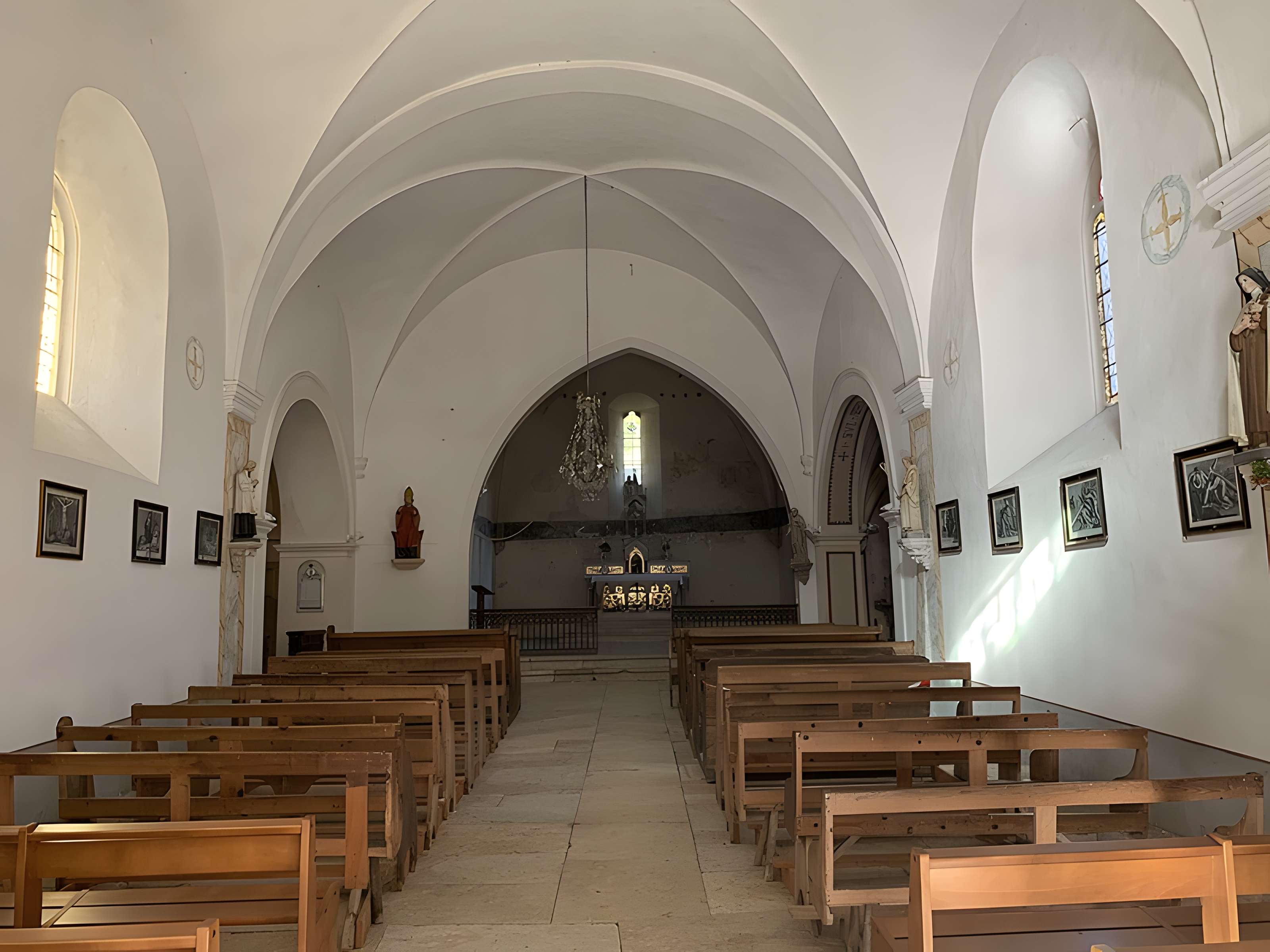 Église Saint-Pierre de Rossillon