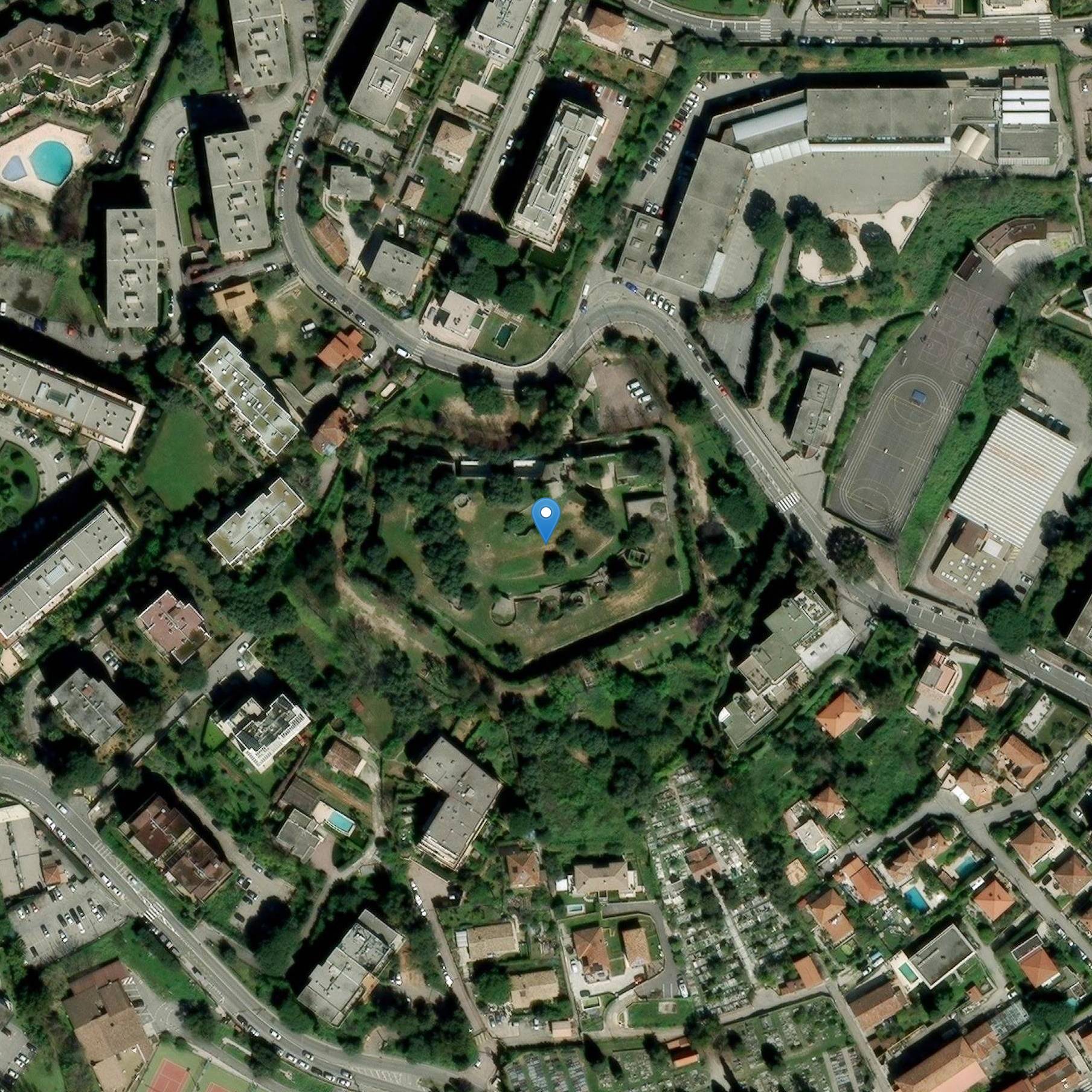 Photo de 俄罗斯墓地的电�