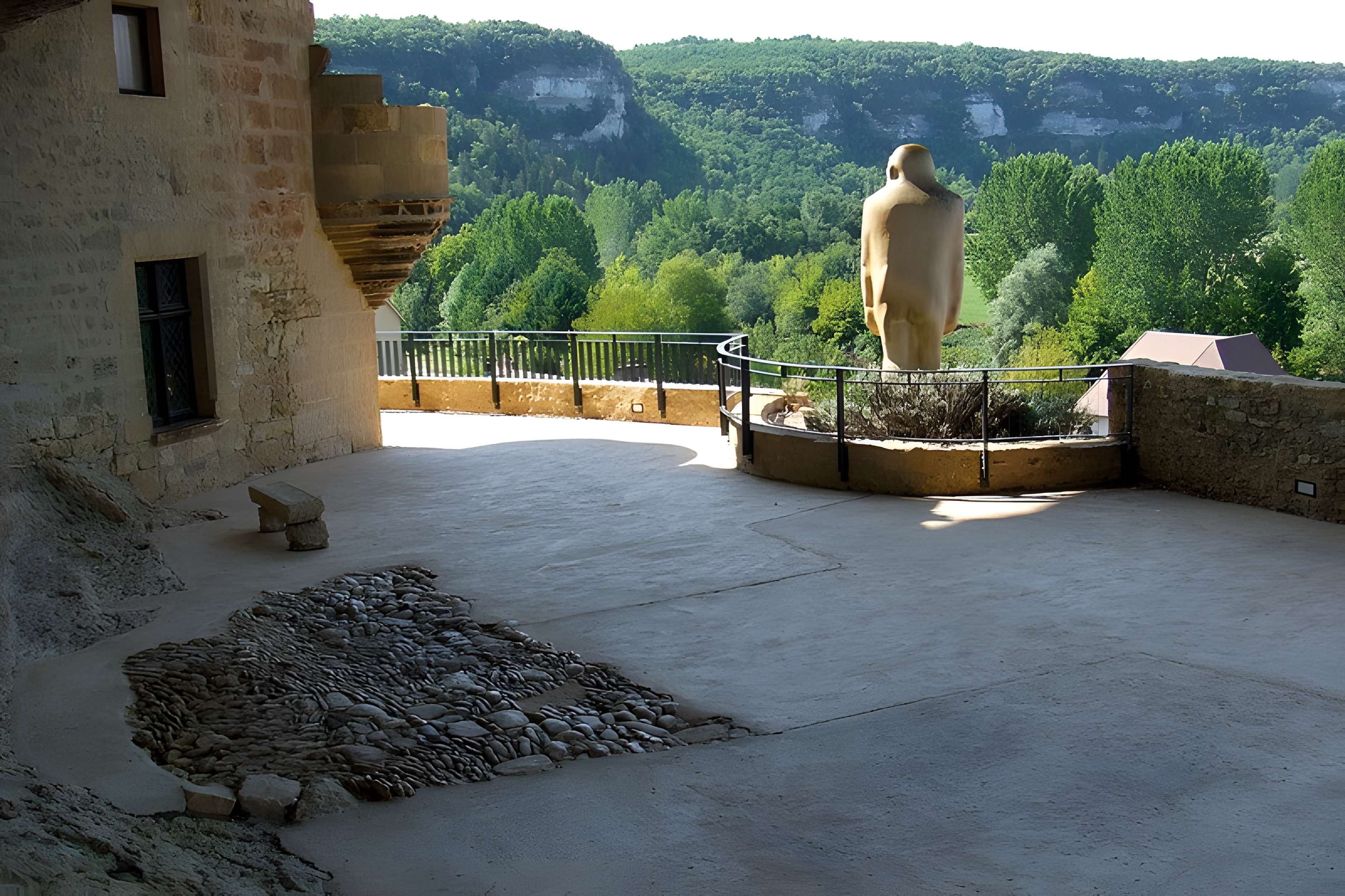 Château de Tayac et ses dépendances