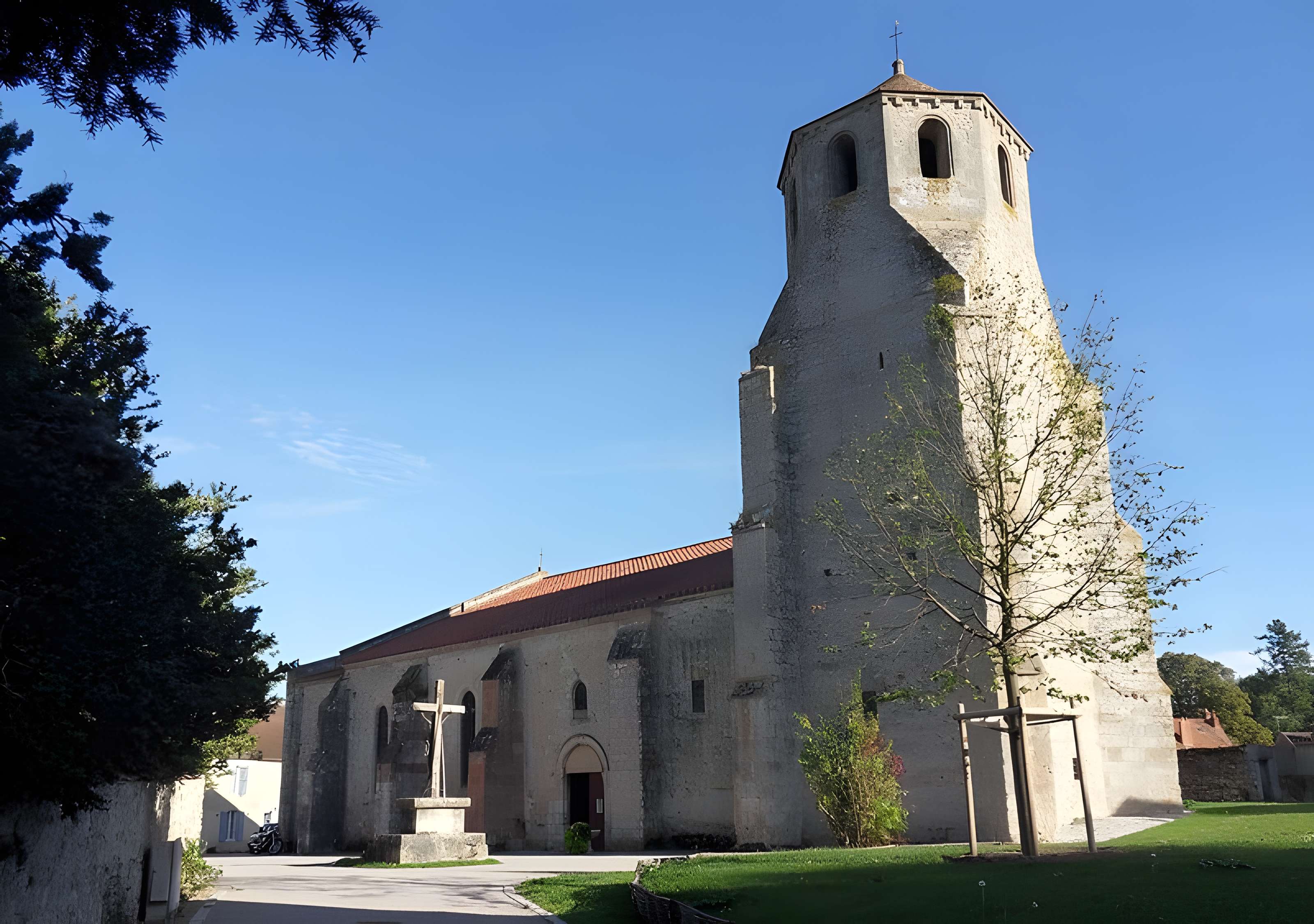 Église Saint-Pierre de Verneuil-en-Bourbonnais 
