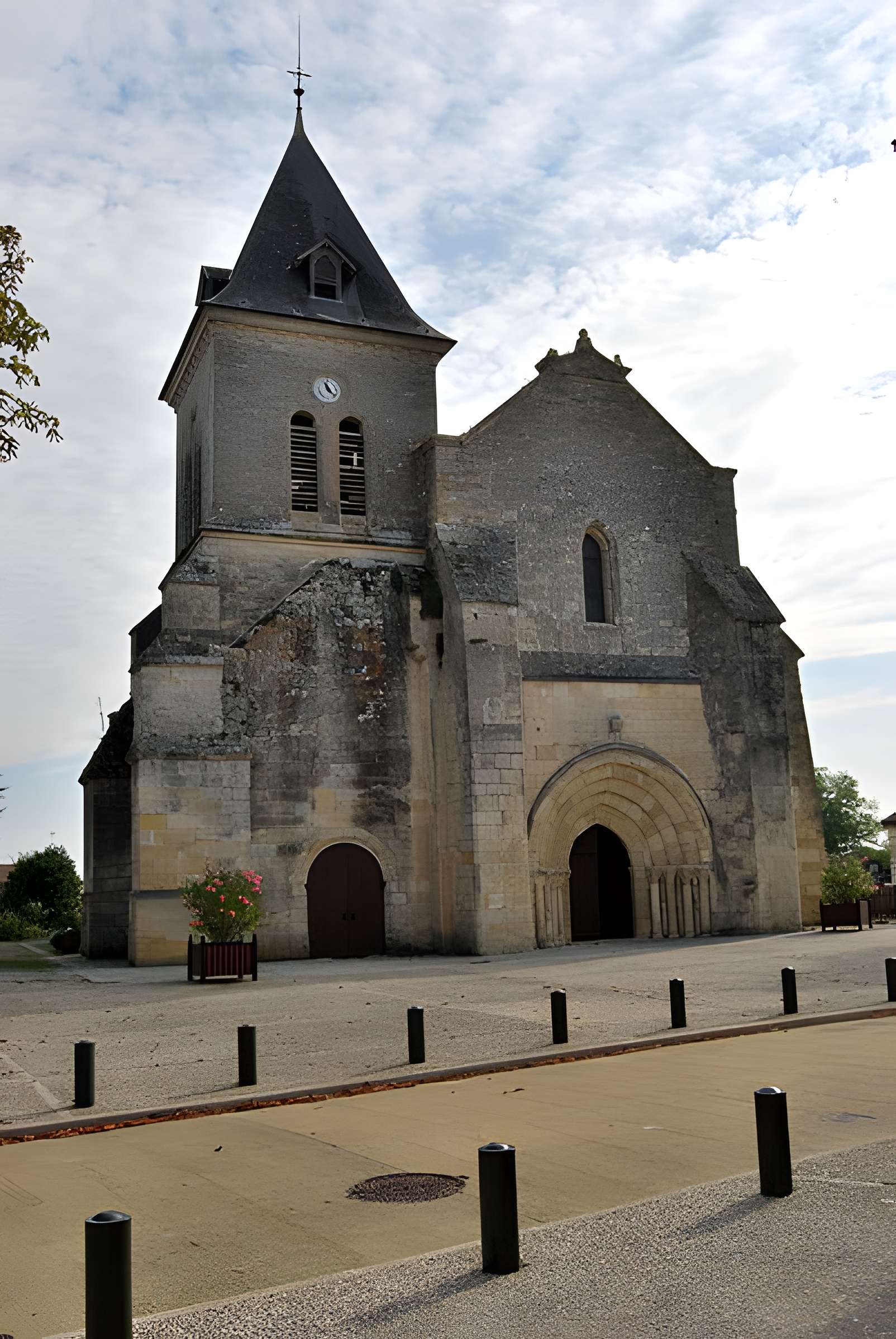 Église Saint-Pierre de Villegouge