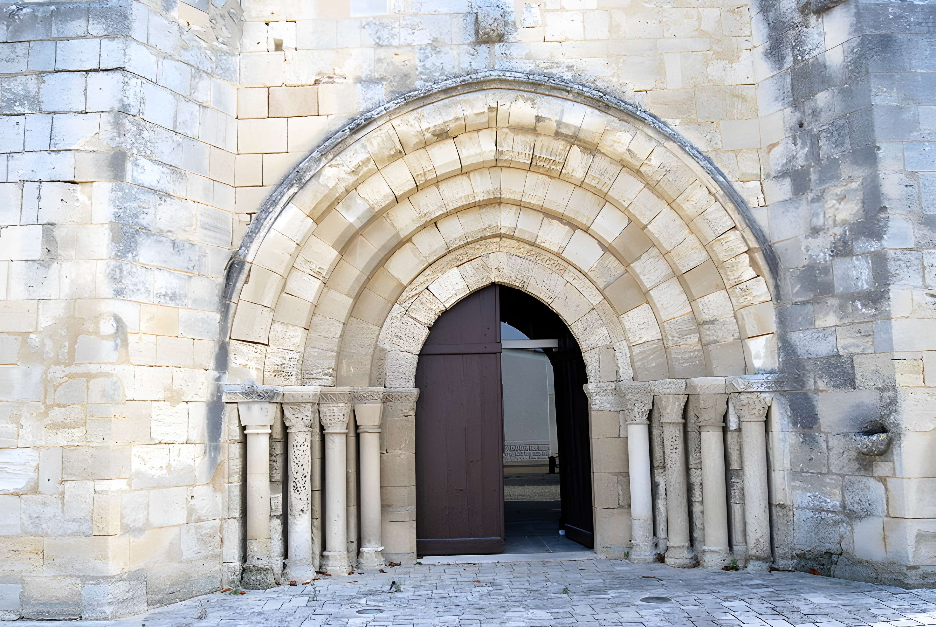 Église Saint-Pierre de Villegouge